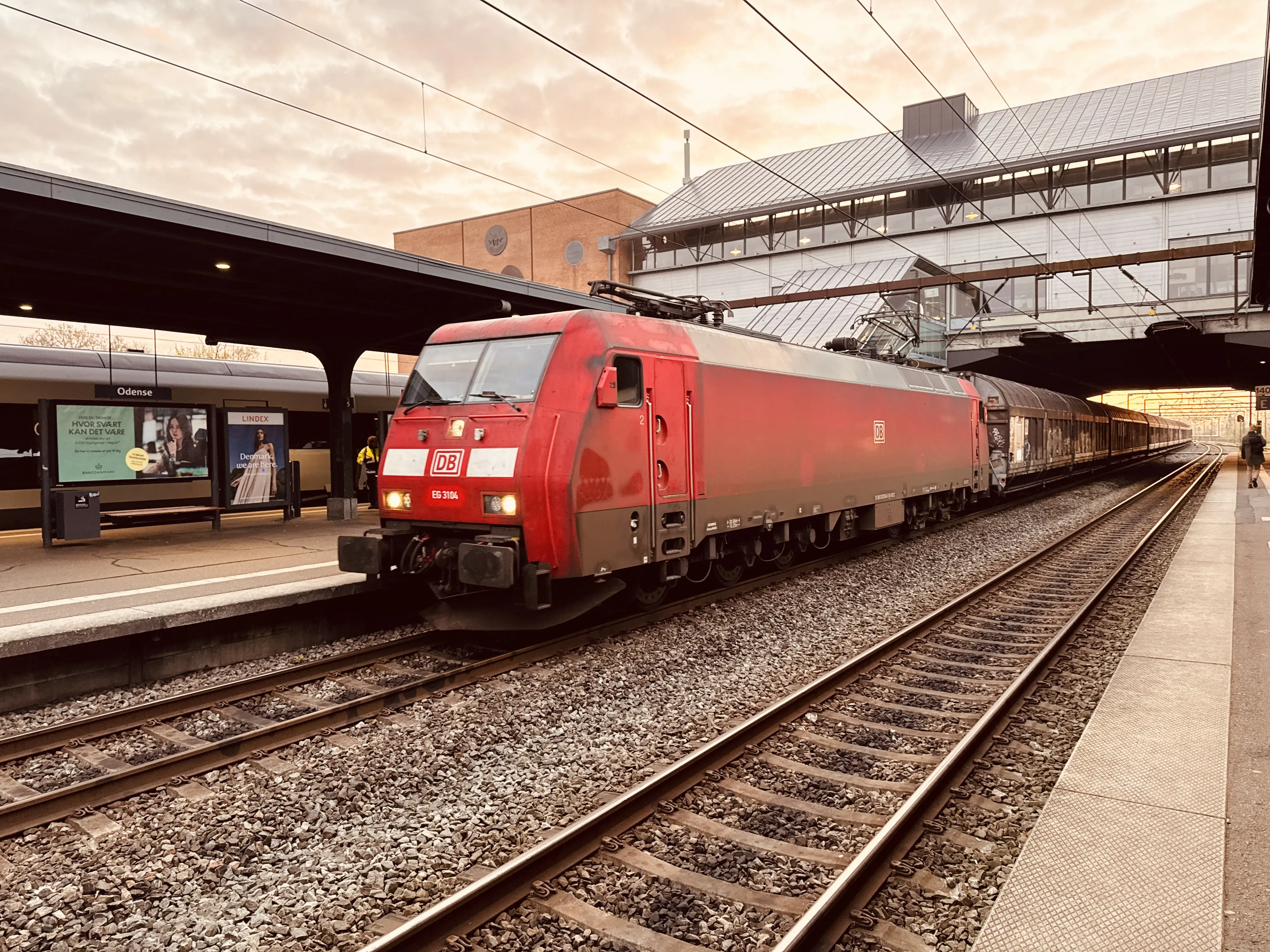Billede af DBCSC EG 3104, tidligere DSB EG 3104 fotograferet ud for Odense Banegård Center. Billede af DBCSC EG 3104, tidligere DSB EG 3104 fotograferet ud for Odense Banegård Center.