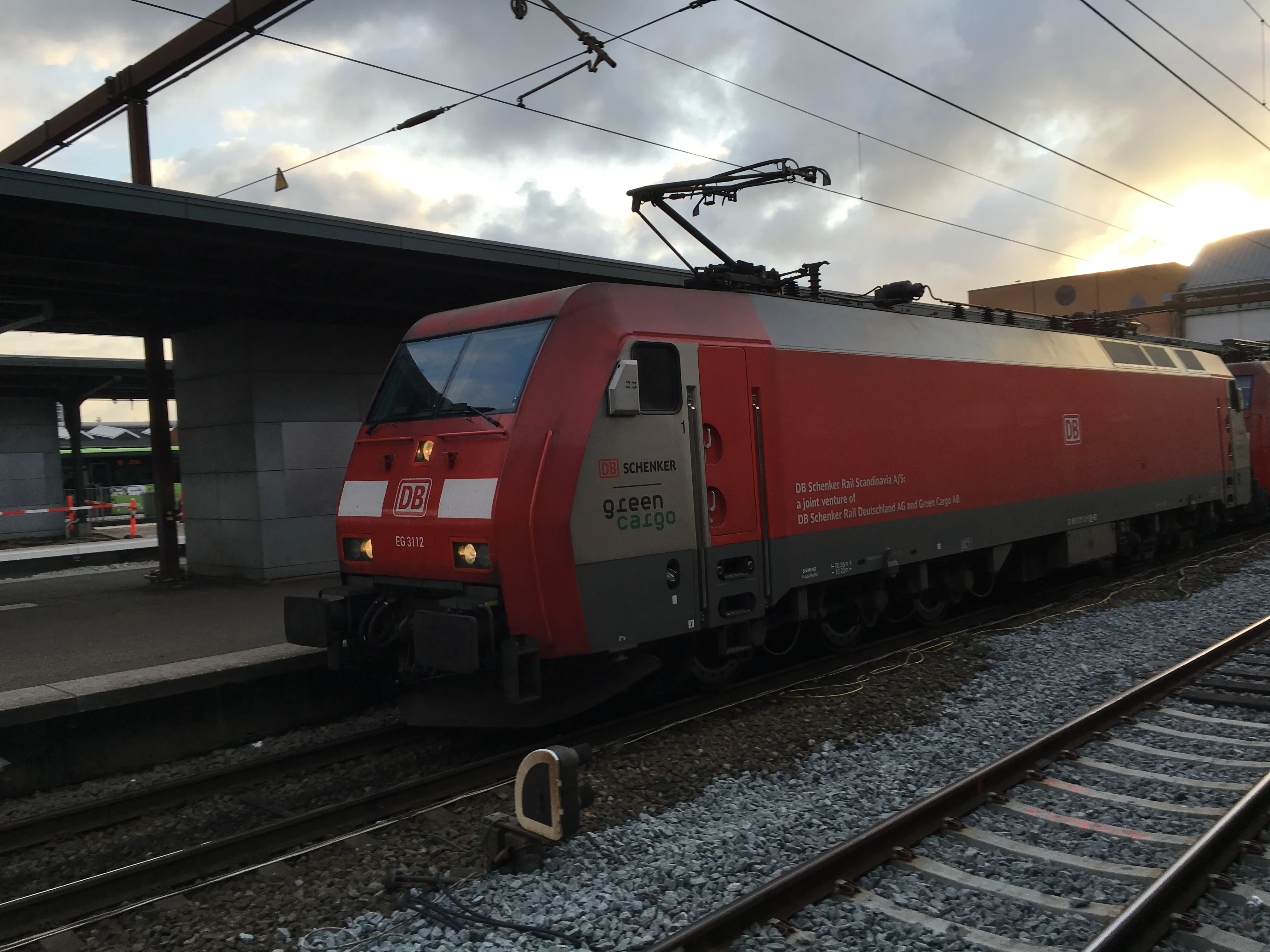 Billede af DBCSC EG 3112, tidligere DSB EG 3112 fotograferet ud for Odense Banegård Center. Billede af DBCSC EG 3112, tidligere DSB EG 3112 fotograferet ud for Odense Banegård Center.