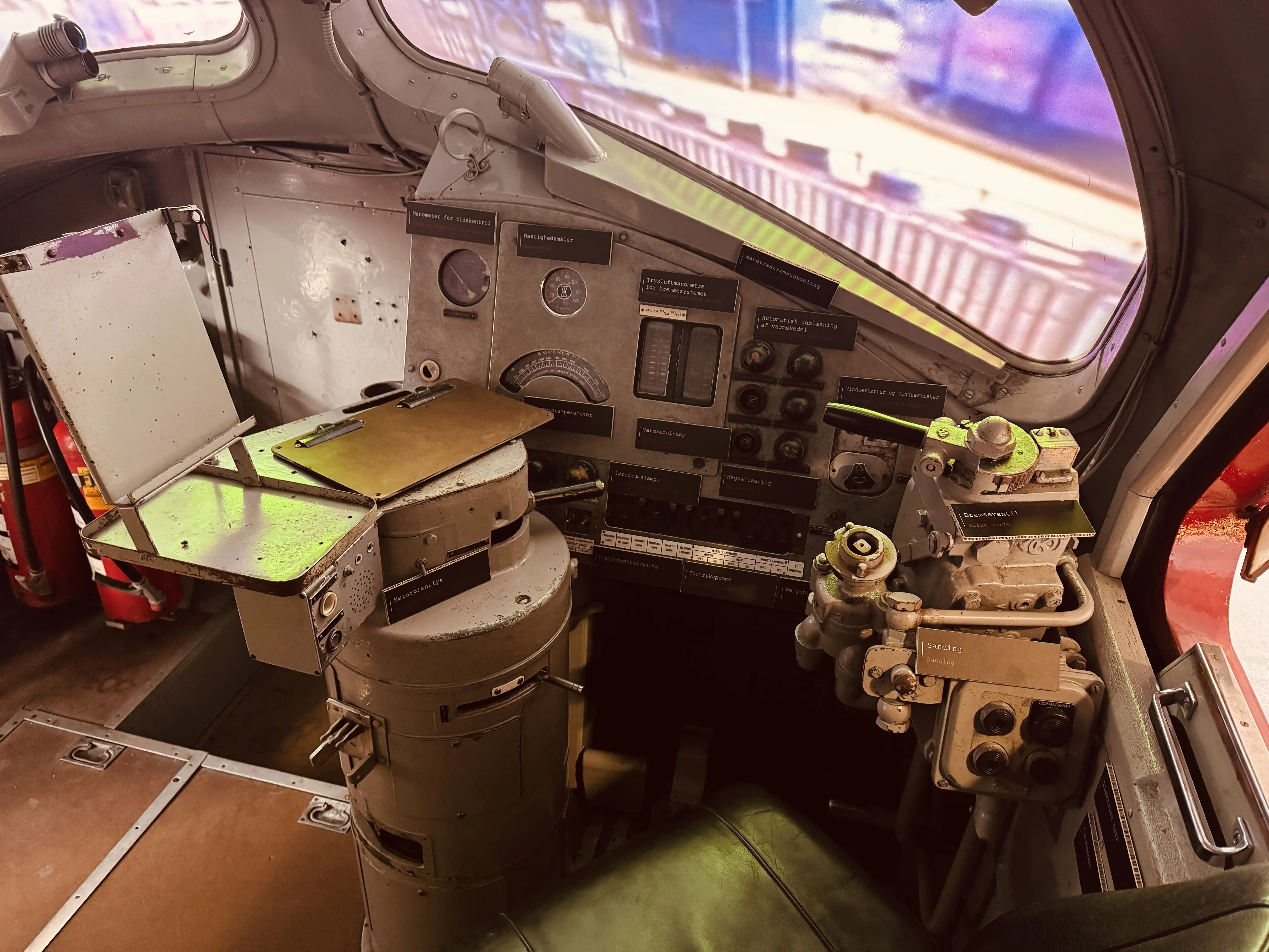 Billede af førerkabinen DSB MY 1112 fotograferet  på Danmarks Jernbanemuseum i Odense.