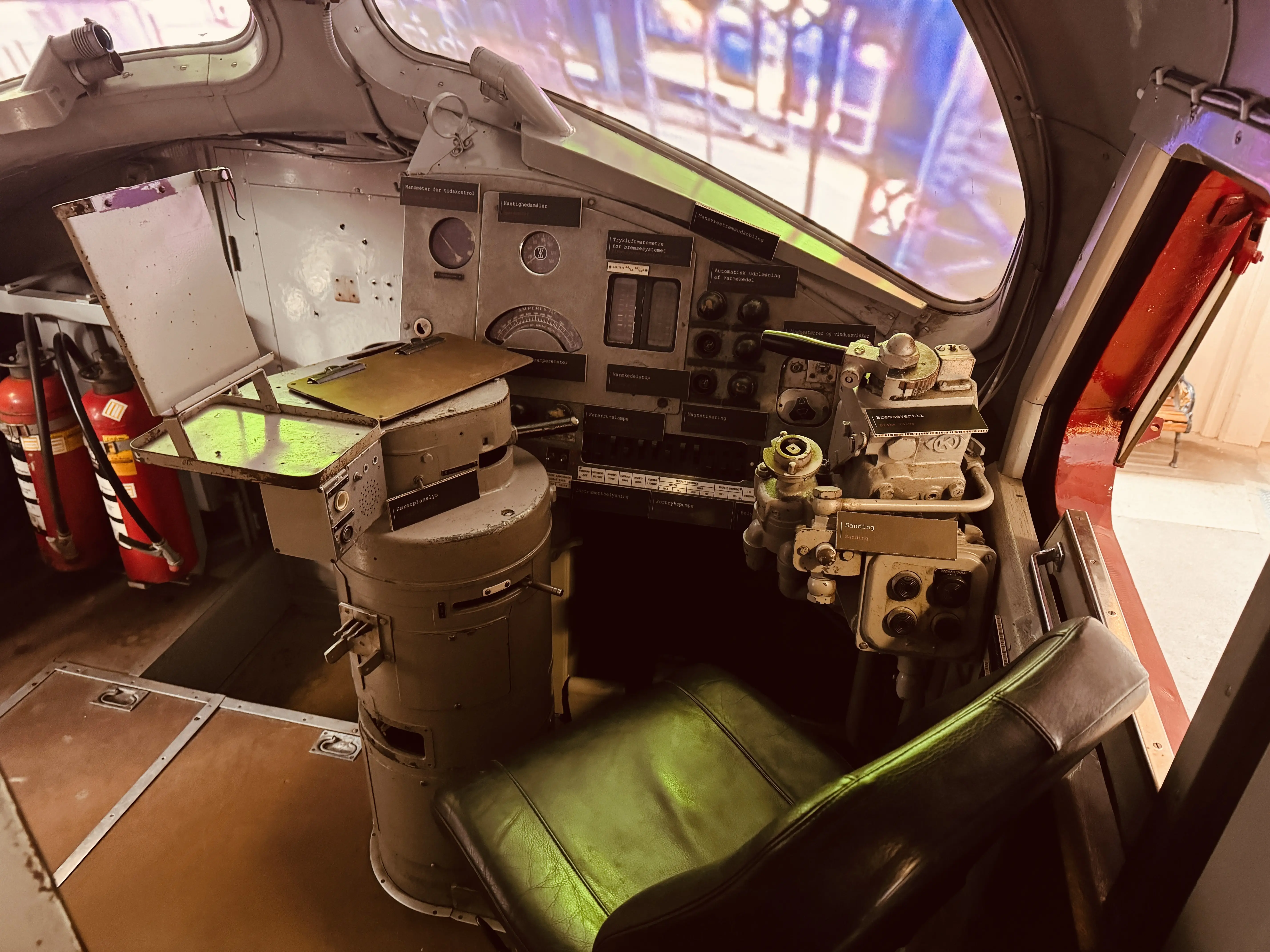 Billede af førerkabinen DSB MY 1112 fotograferet  på Danmarks Jernbanemuseum i Odense.