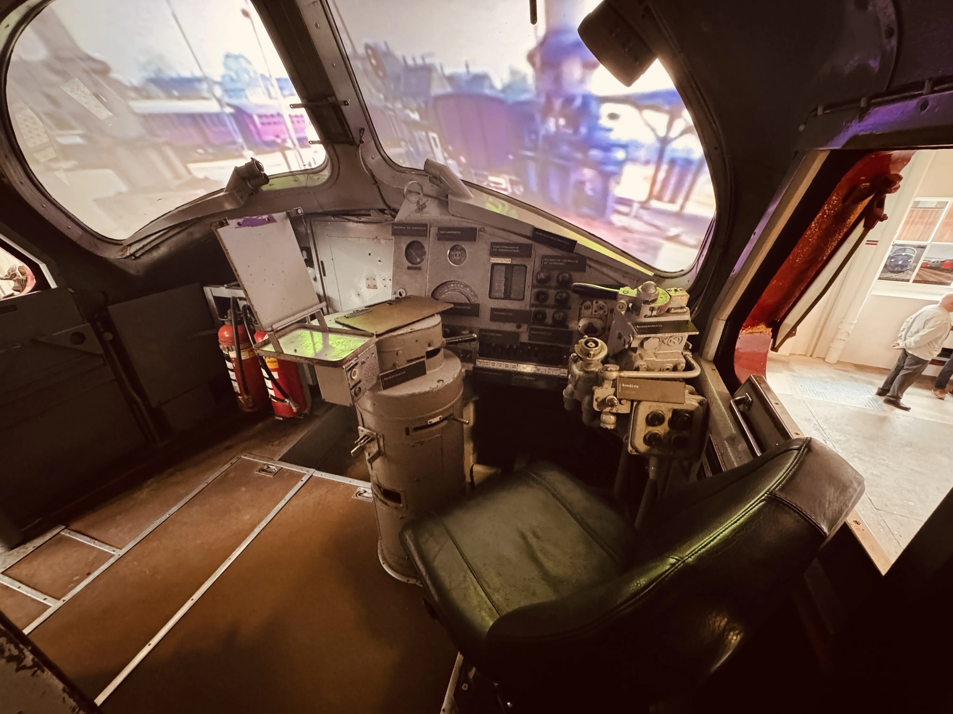 Billede af førerkabinen DSB MY 1112 fotograferet  på Danmarks Jernbanemuseum i Odense.