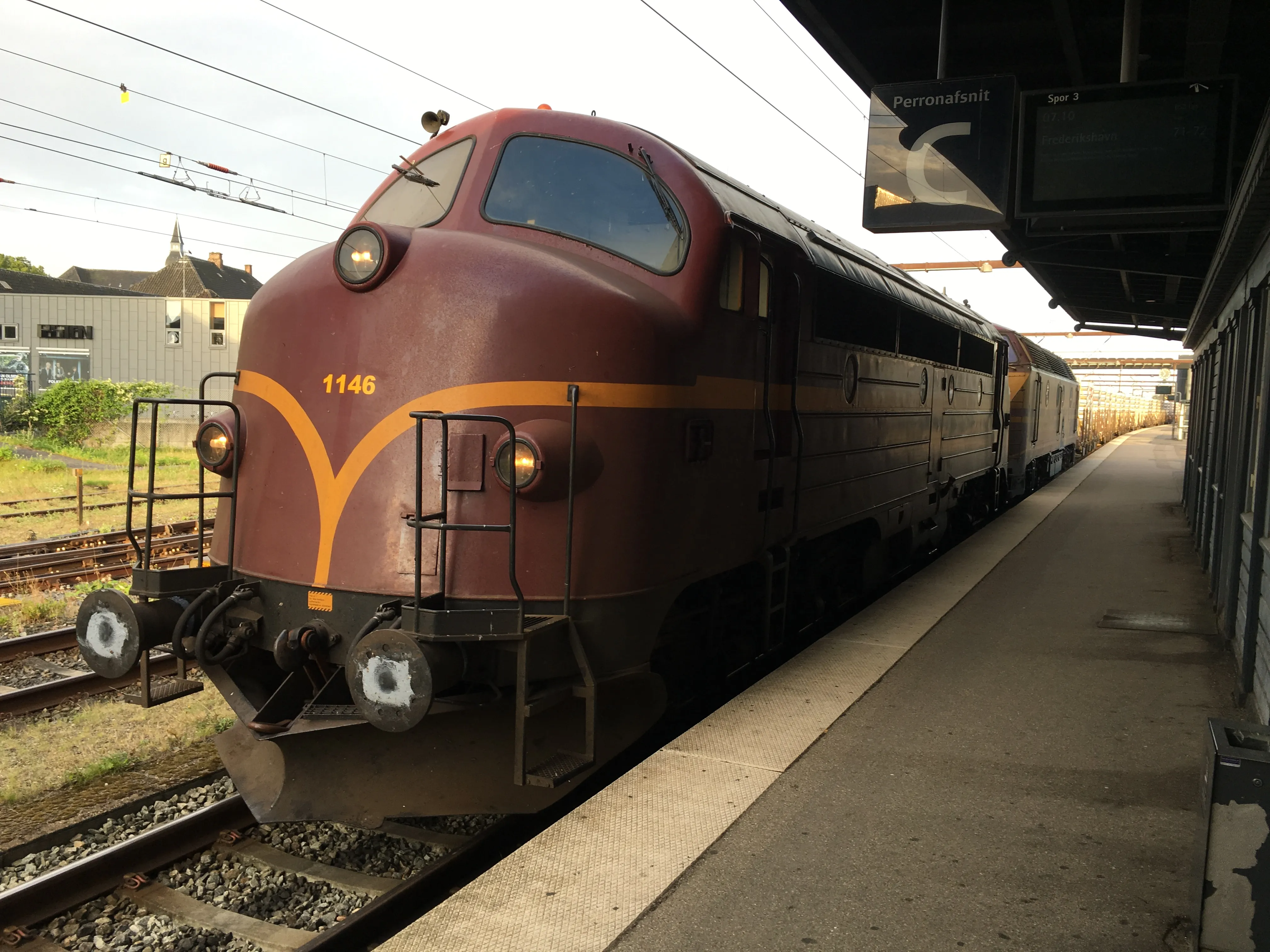 Billede af CFLCD MY 1146, tidligere DSB MY 1146 fotograferet ud for Odense Banegård Center. Billede af CFLCD MY 1146, tidligere DSB MY 1146 fotograferet ud for Odense Banegård Center.