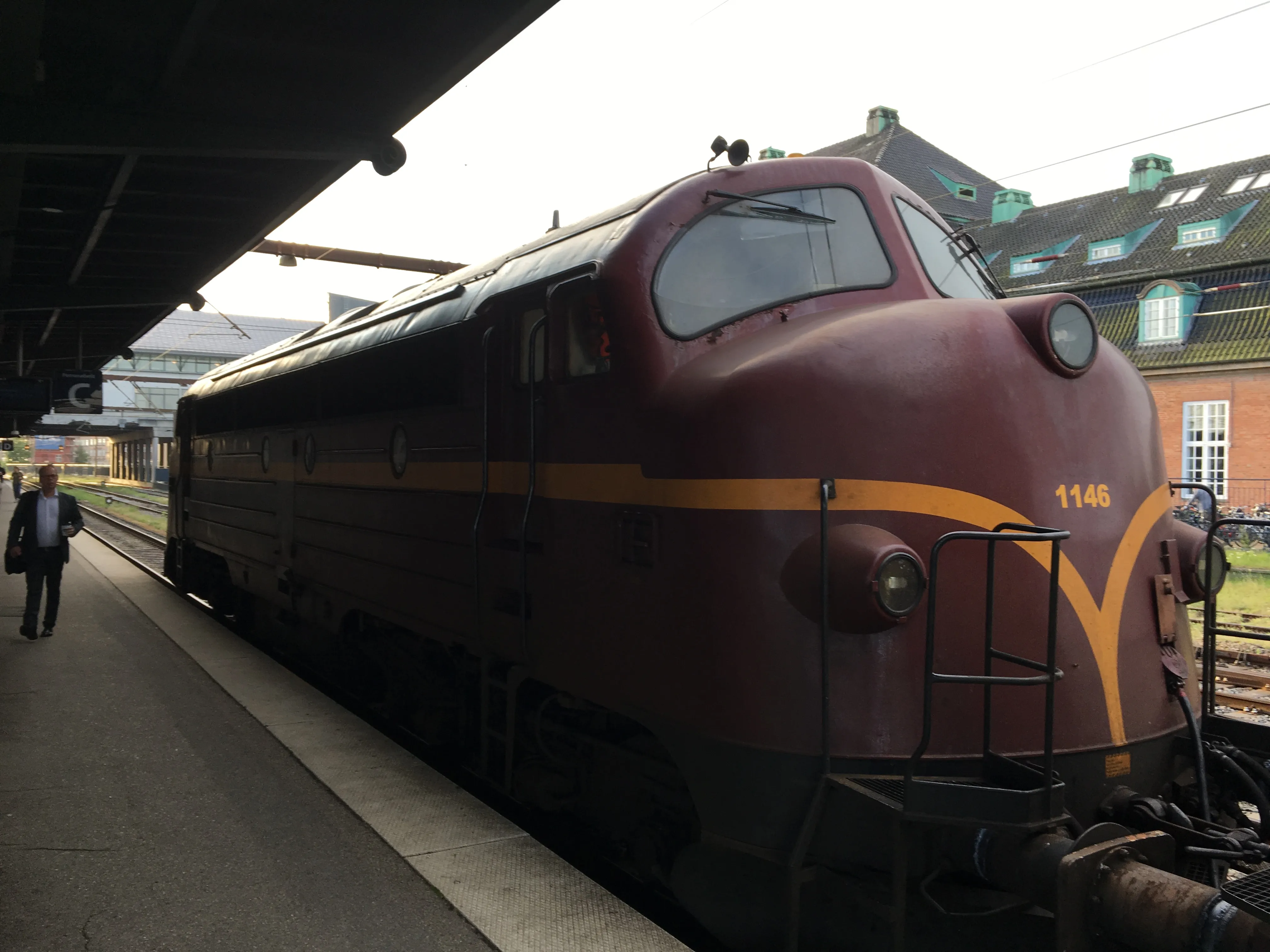 Billede af CFLCD MY 1146, tidligere DSB MY 1146 fotograferet ud for Odense Banegård Center. Billede af CFLCD MY 1146, tidligere DSB MY 1146 fotograferet ud for Odense Banegård Center.