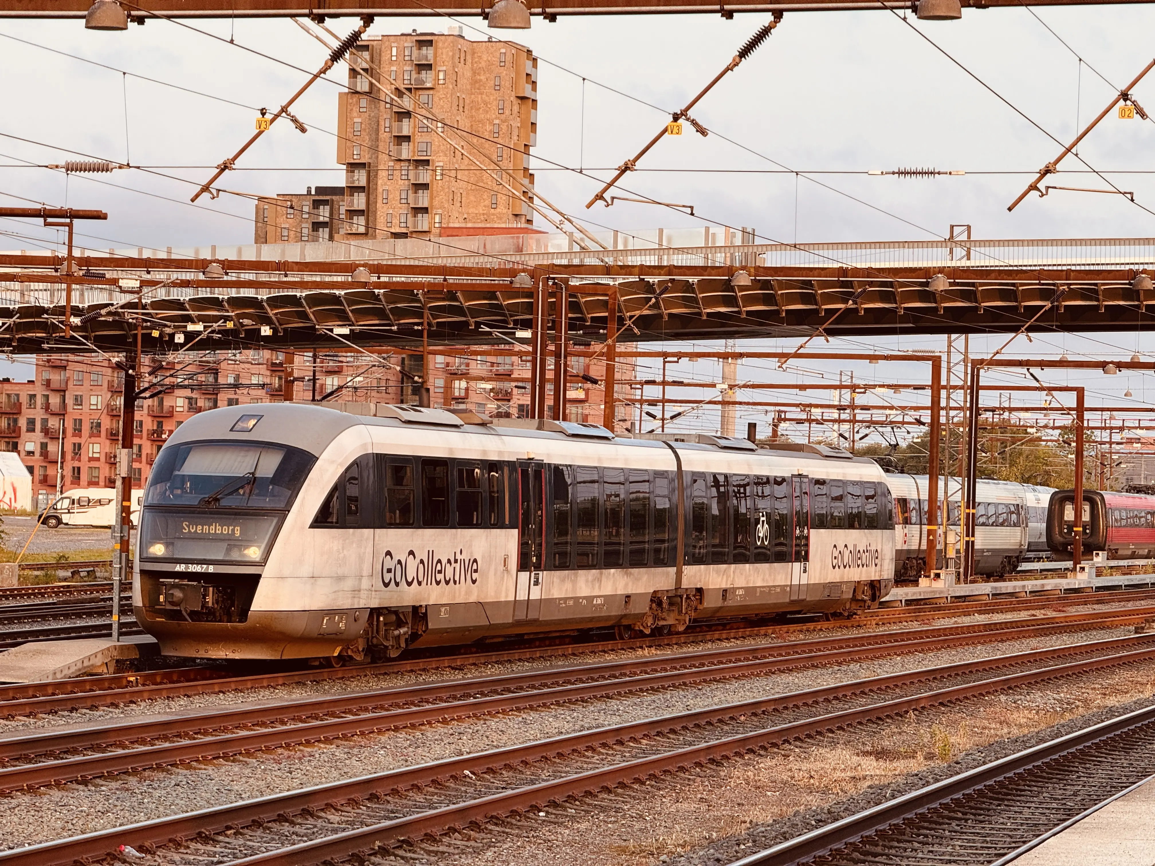 Billede af GoCollective AR 3067, tidligere DSB MQ 4117-4917 fotograferet ud for Odense Banegård Center. Billede af GoCollective AR 3067, tidligere DSB MQ 4117-4917 fotograferet ud for Odense Banegård Center.