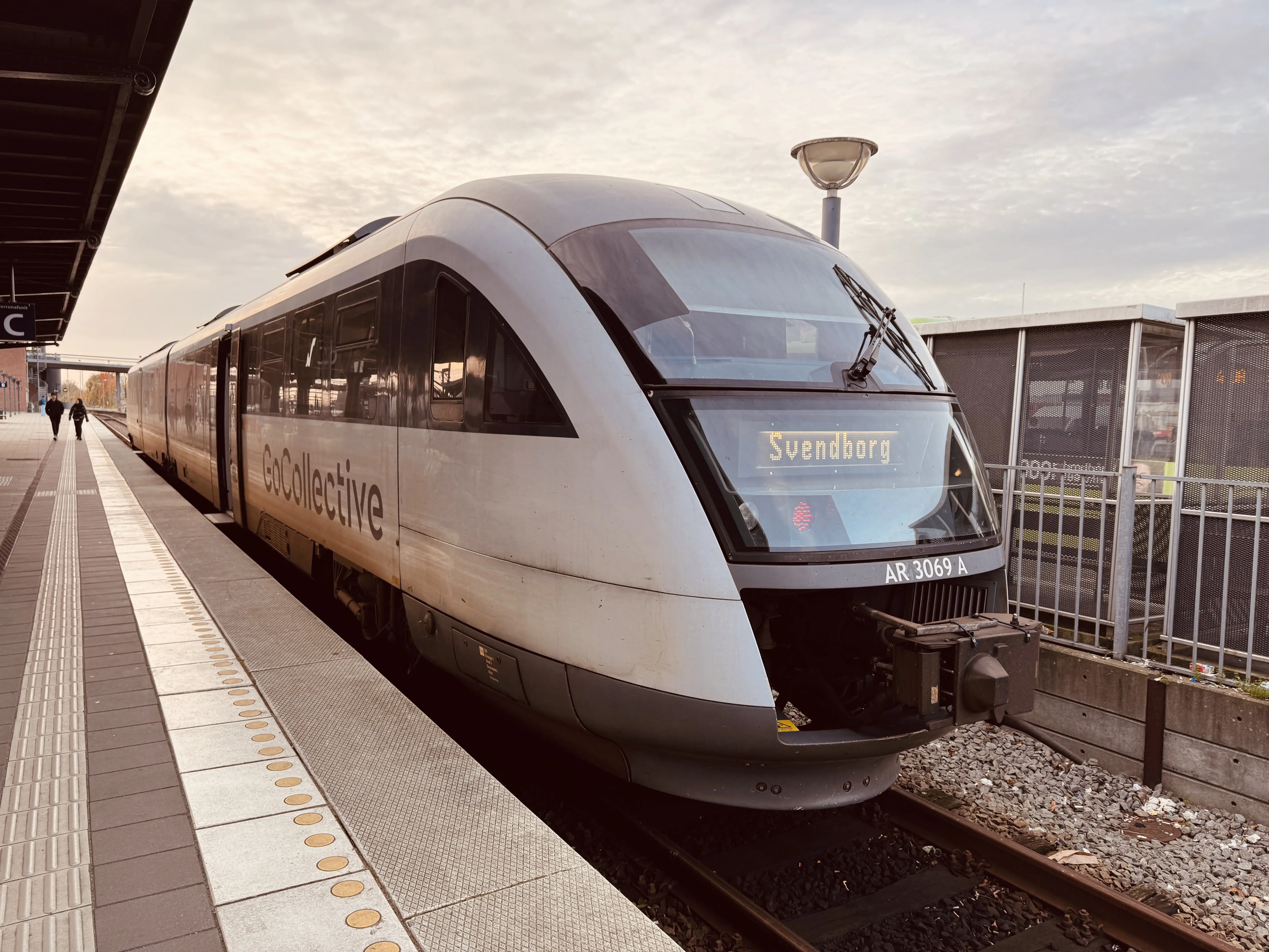 Billede af GoCollective AR 3069, tidligere DSB MQ 4119-4919 fotograferet ud for Odense Banegård Center. Billede af GoCollective AR 3069, tidligere DSB MQ 4119-4919 fotograferet ud for Odense Banegård Center.