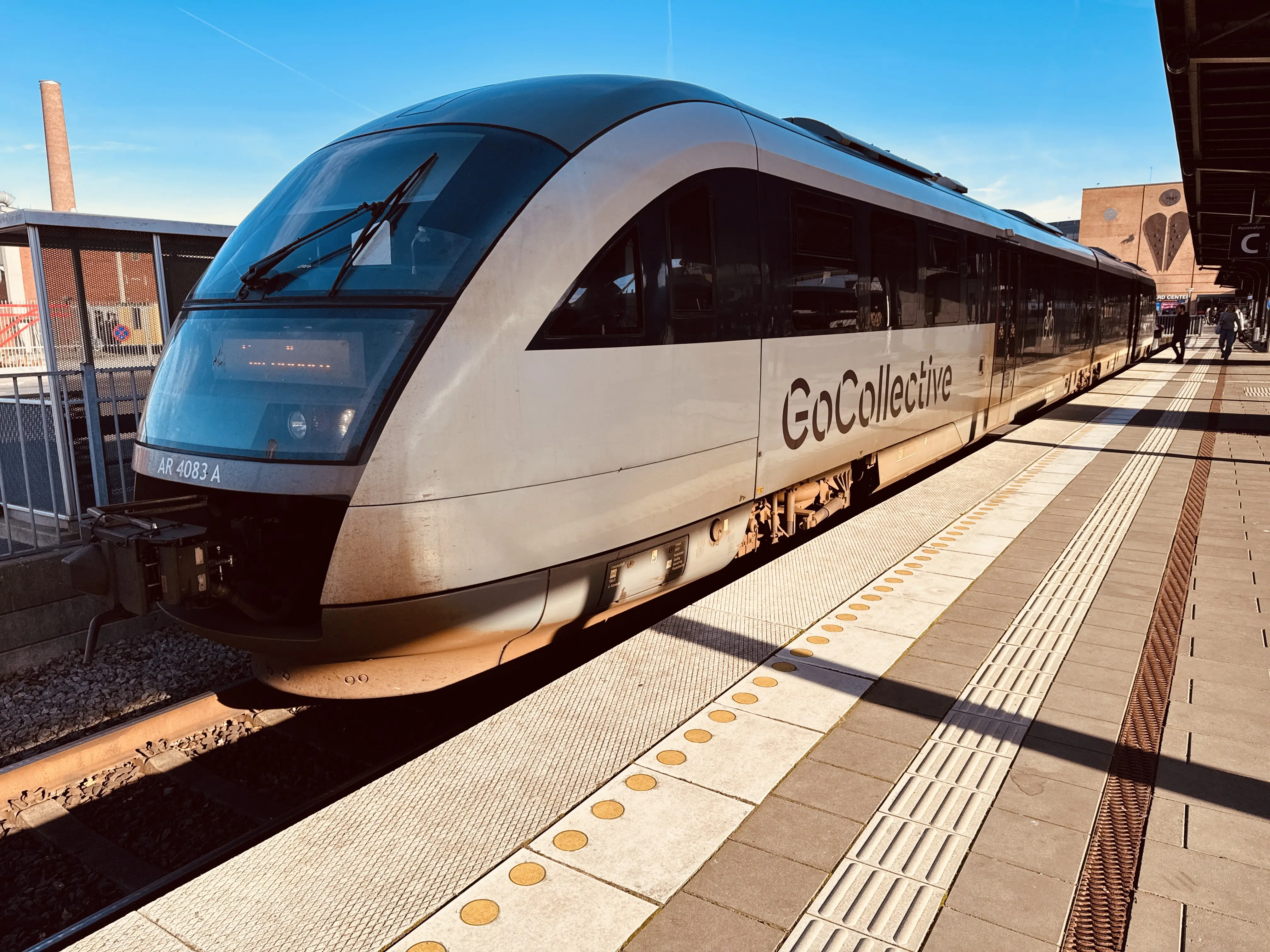 Billede af GoCollective AR 4083, tidligere DSB MQ 4123-4923 fotograferet ud for Odense Banegård Center. Billede af GoCollective AR 4083, tidligere DSB MQ 4123-4923 fotograferet ud for Odense Banegård Center.