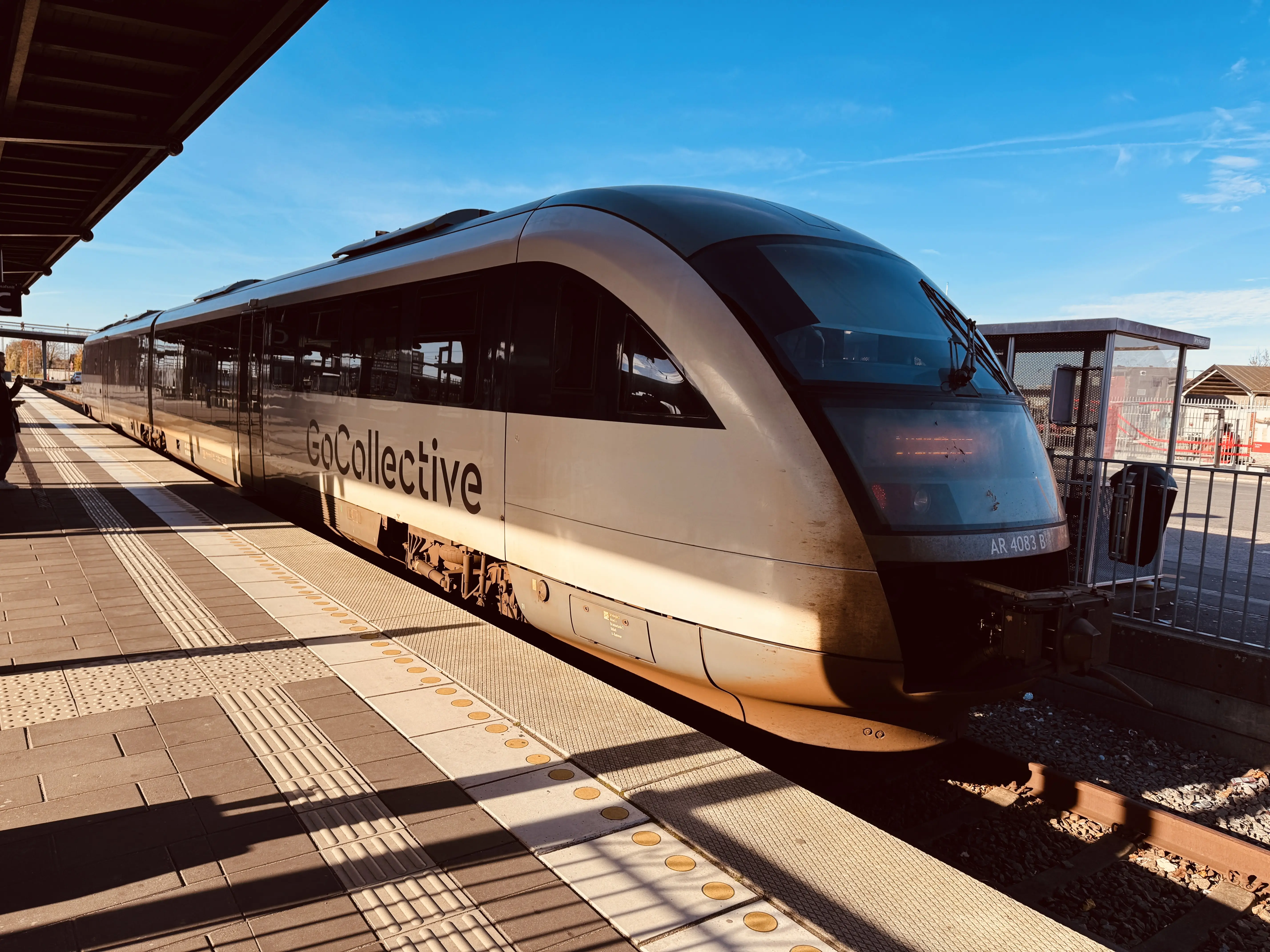 Billede af GoCollective AR 4083, tidligere DSB MQ 4123-4923 fotograferet ud for Odense Banegård Center. Billede af GoCollective AR 4083, tidligere DSB MQ 4123-4923 fotograferet ud for Odense Banegård Center.