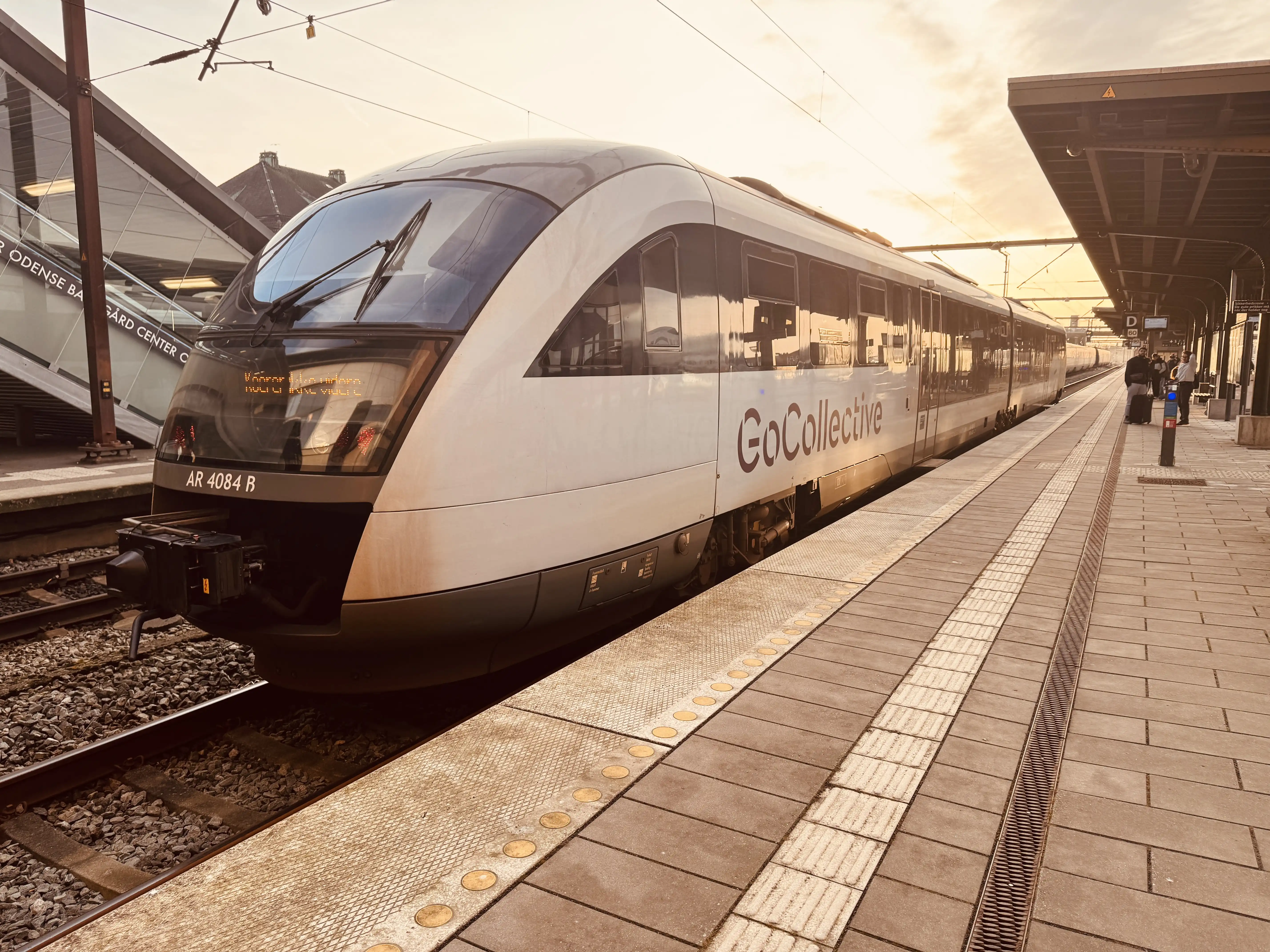 Billede af GoCollective AR 4084, tidligere DSB MQ 4124-4924 fotograferet ud for Odense Banegård Center. Billede af GoCollective AR 4084, tidligere DSB MQ 4124-4924 fotograferet ud for Odense Banegård Center.