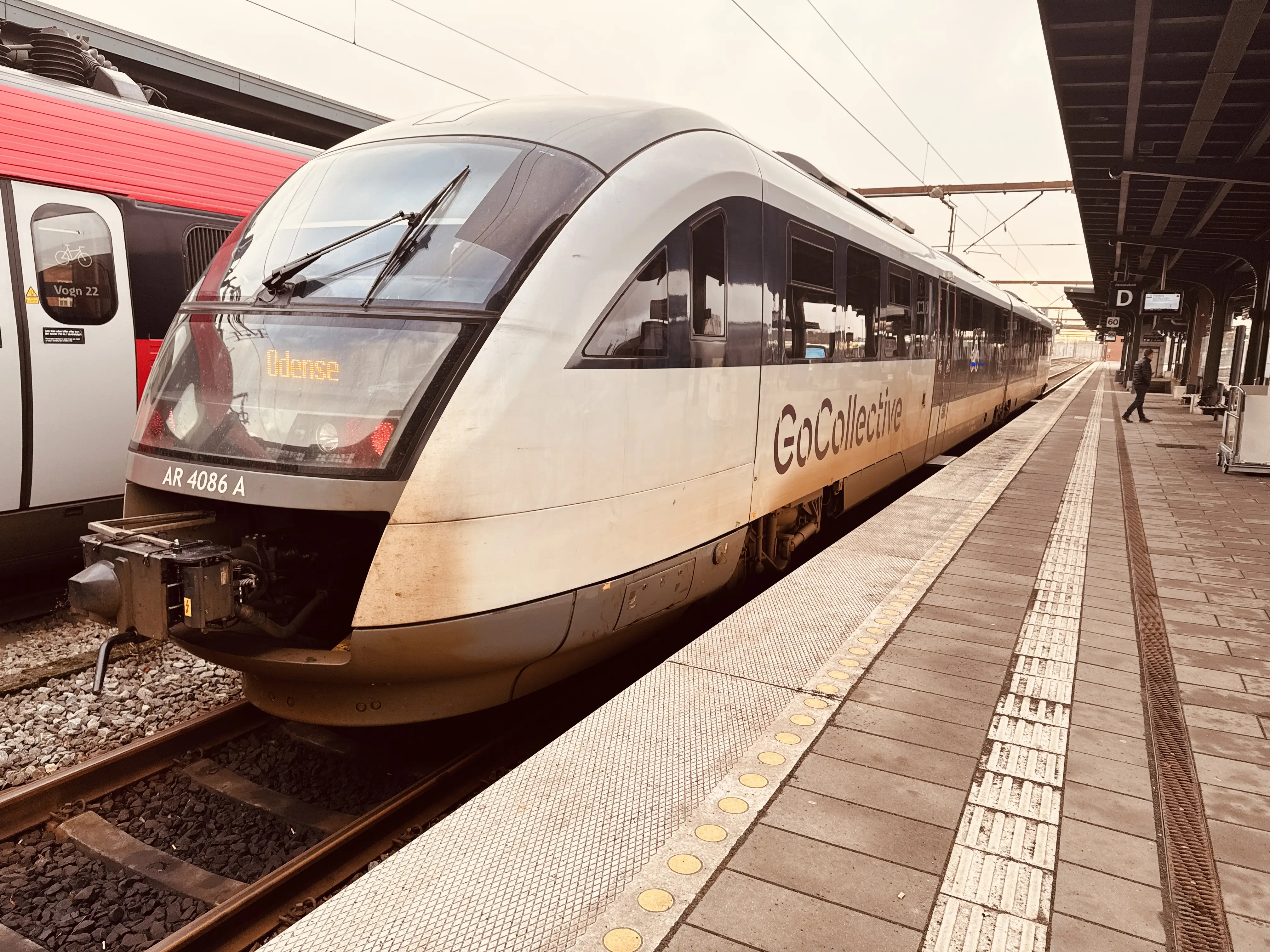 Billede af GoCollective AR 4086, tidligere DSB MQ 4126-4926 fotograferet ud for Odense Banegård Center. Billede af GoCollective AR 4086, tidligere DSB MQ 4126-4926 fotograferet ud for Odense Banegård Center.