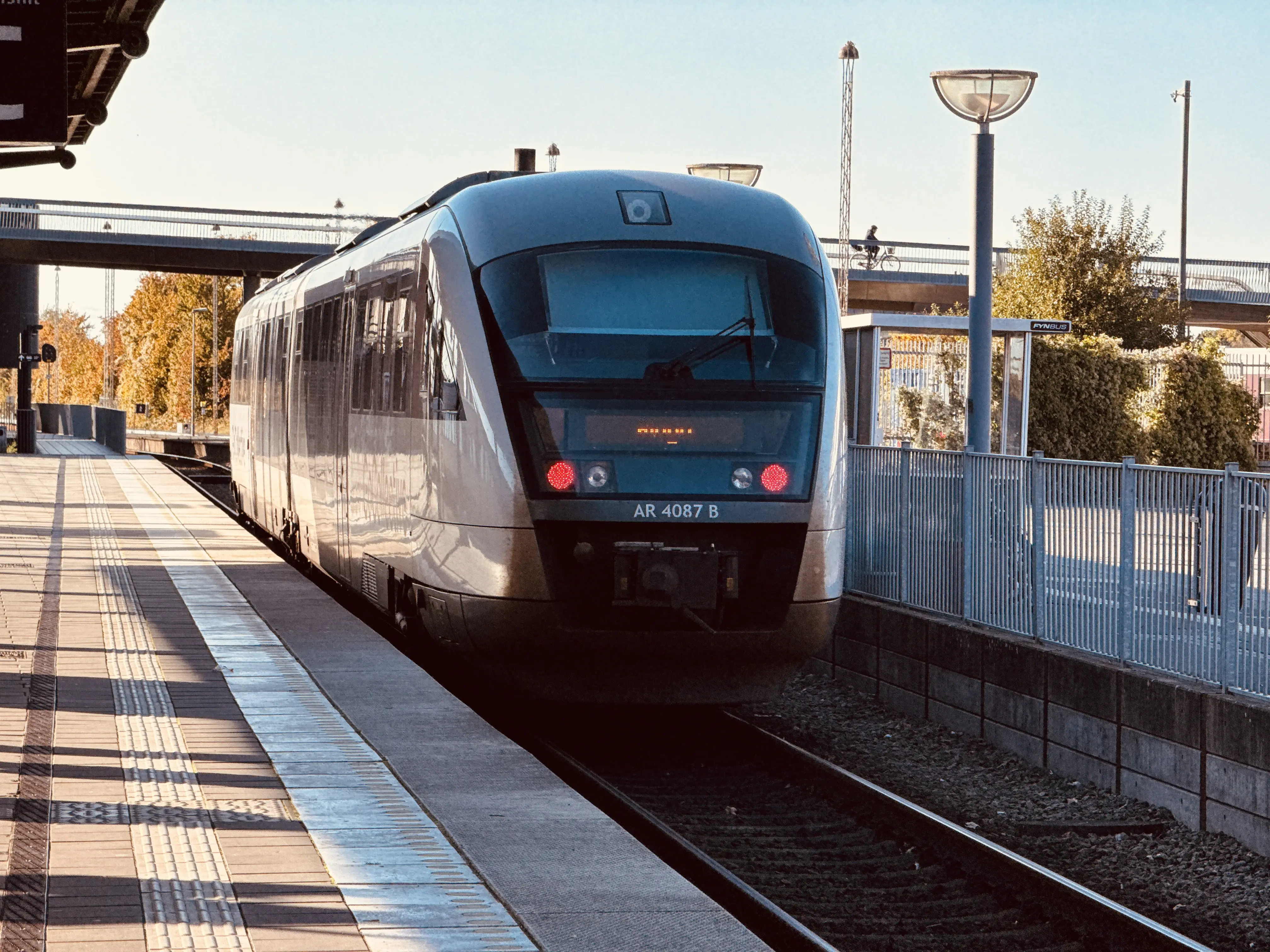 Billede af GoCollective AR 4087, tidligere DSB MQ 4127-4927 fotograferet ud for Odense Banegård Center.