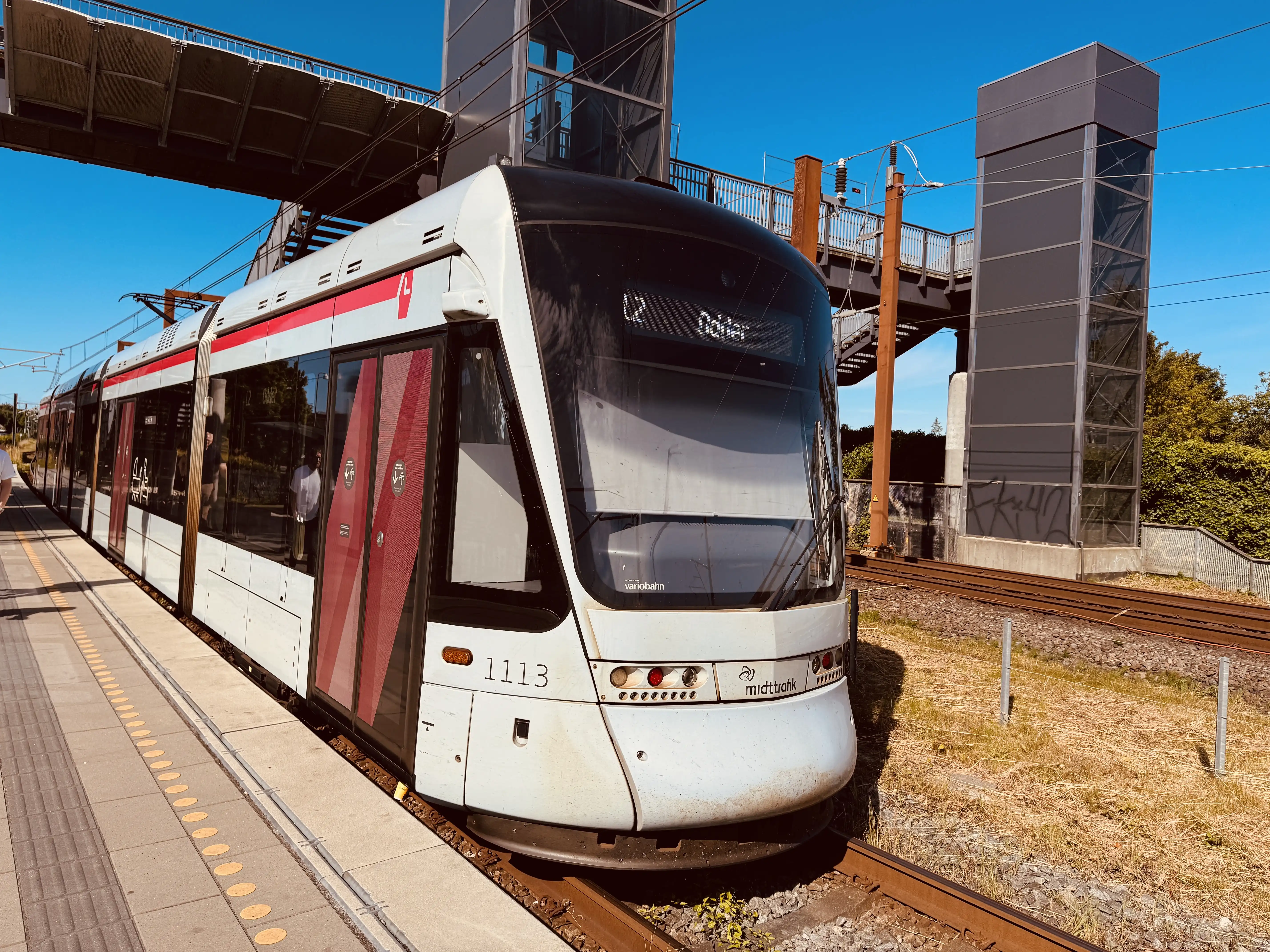 Billede af Aarhus Letbane togsæt 1113 fotograferet ud for Viby Jylland Letbanestation. Billede af Aarhus Letbane togsæt 1113 fotograferet ud for Viby Jylland Letbanestation.