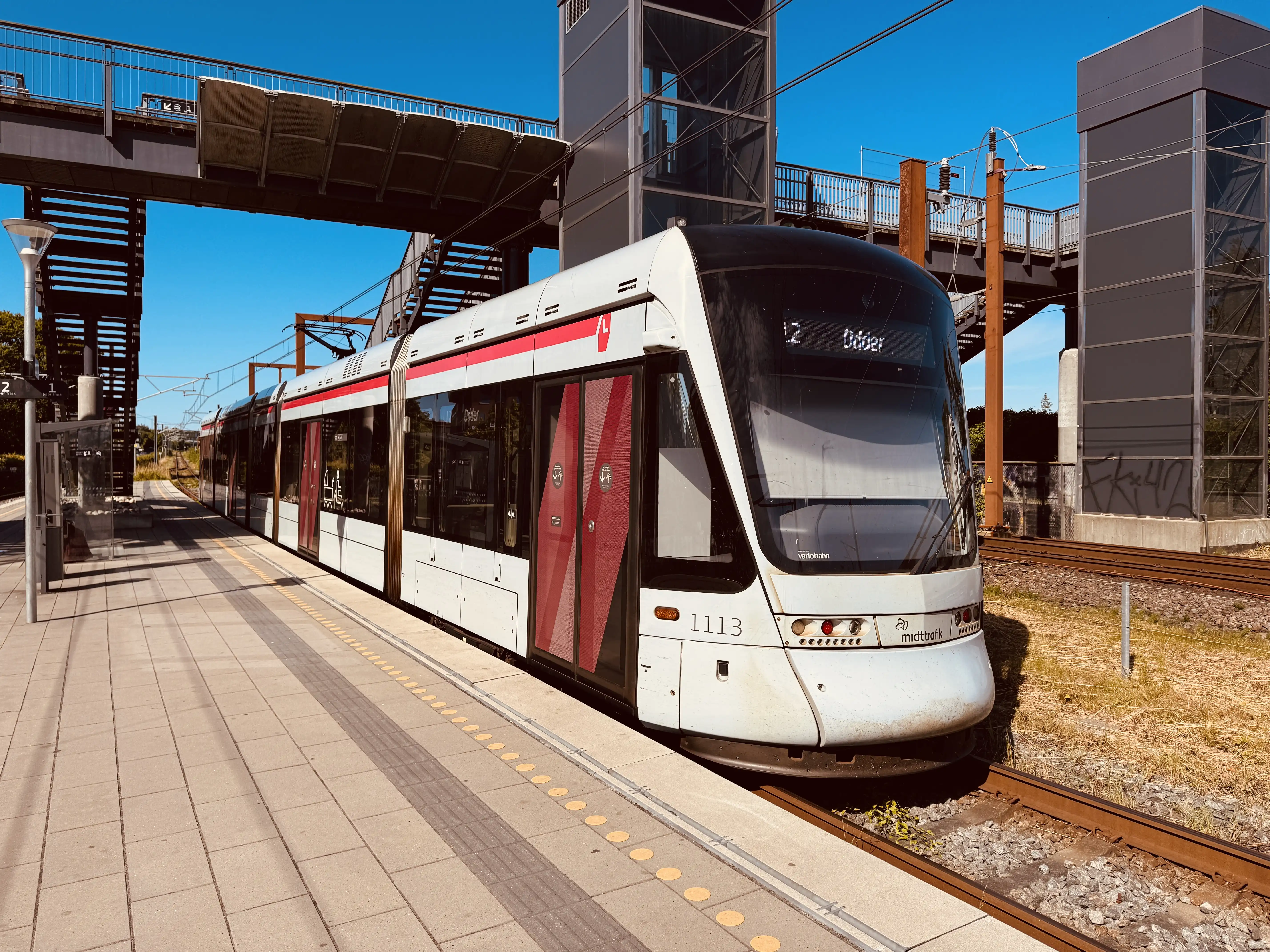 Billede af Aarhus Letbane togsæt 1113 fotograferet ud for Viby Jylland Letbanestation. Billede af Aarhus Letbane togsæt 1113 fotograferet ud for Viby Jylland Letbanestation.