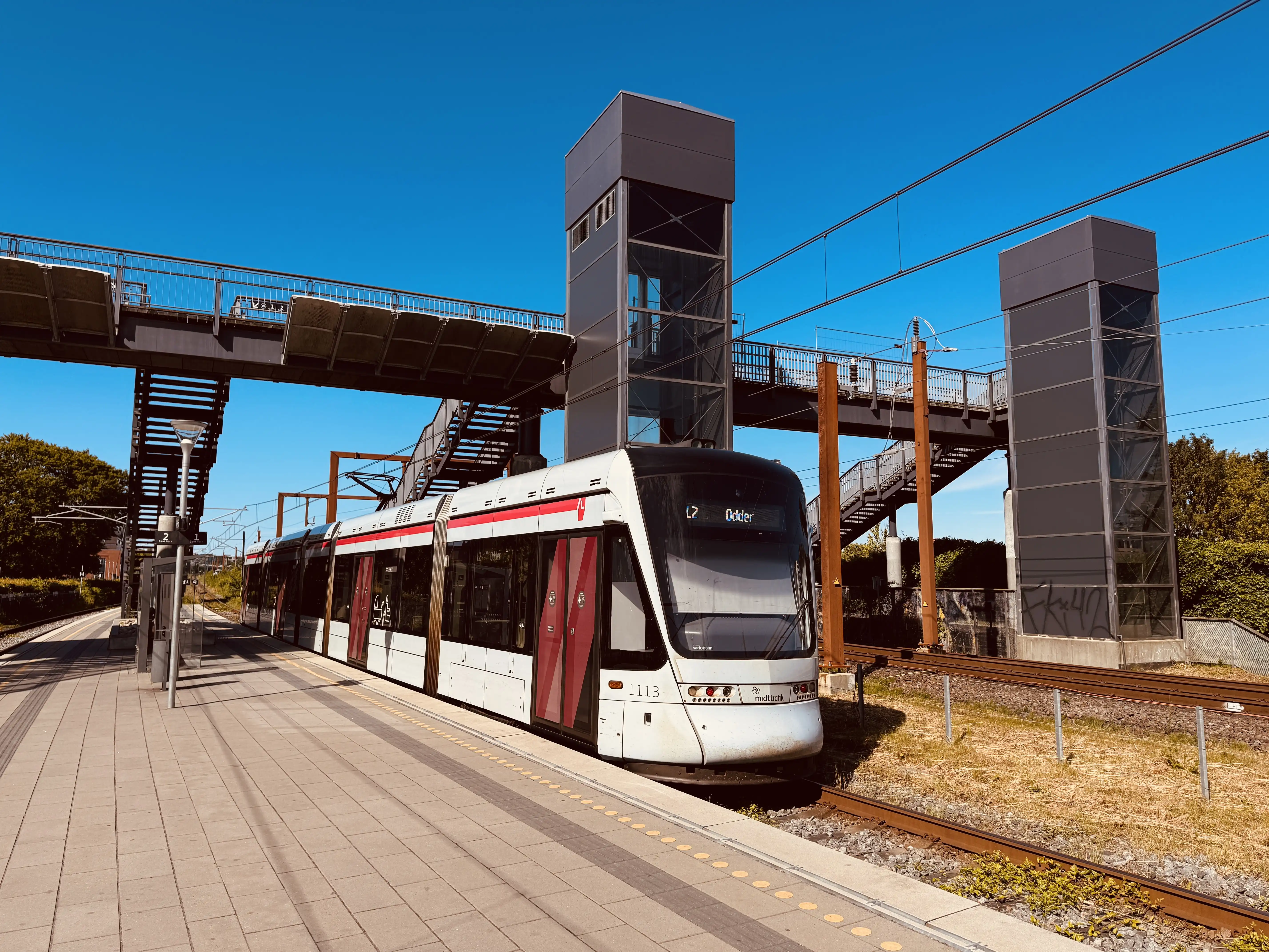 Billede af Aarhus Letbane togsæt 1113 fotograferet ud for Viby Jylland Letbanestation. Billede af Aarhus Letbane togsæt 1113 fotograferet ud for Viby Jylland Letbanestation.