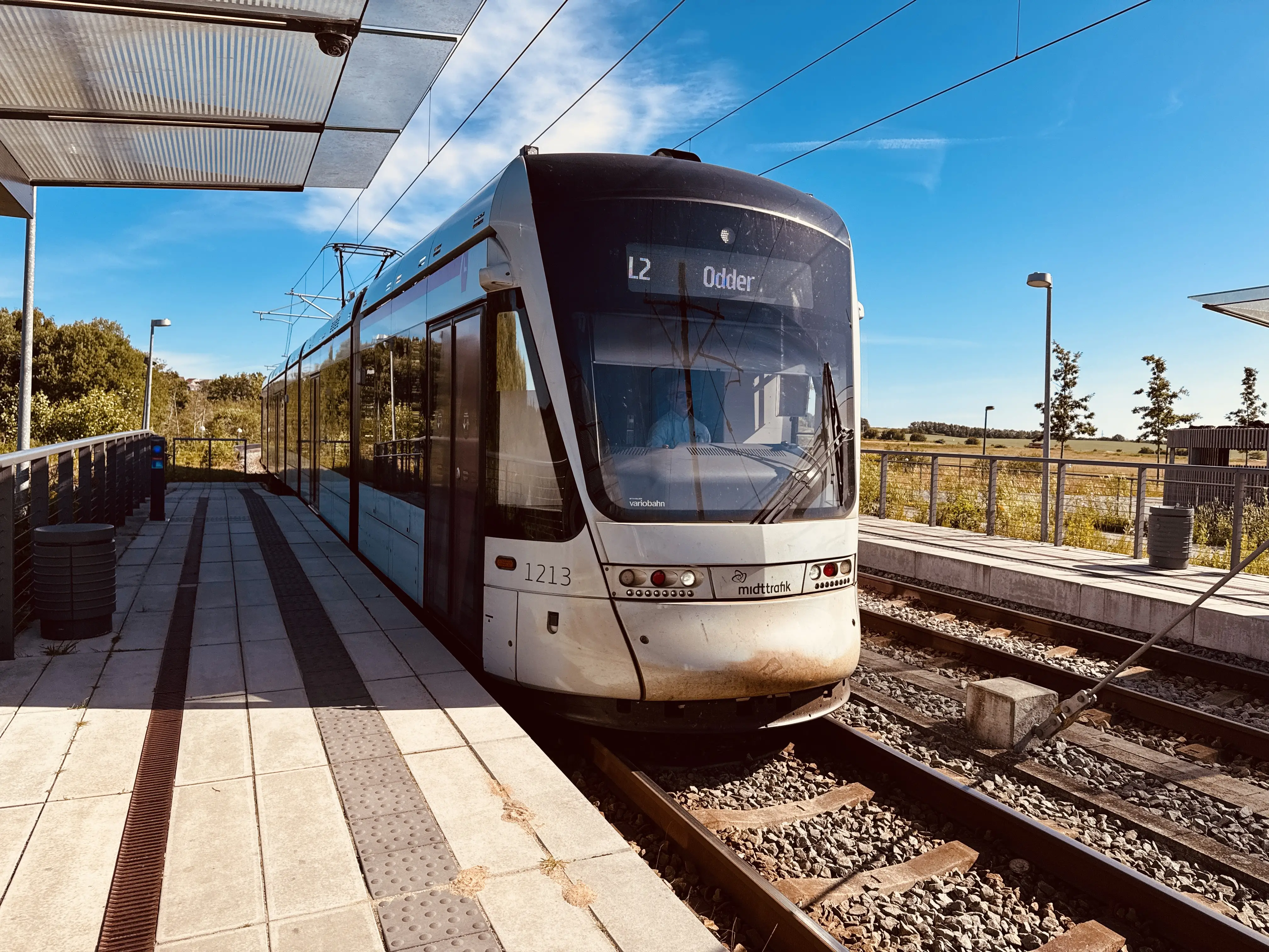 Billede af Aarhus Letbane togsæt 1113 fotograferet ud for Klokhøjen Letbanestation. Billede af Aarhus Letbane togsæt 1113 fotograferet ud for Klokhøjen Letbanestation.