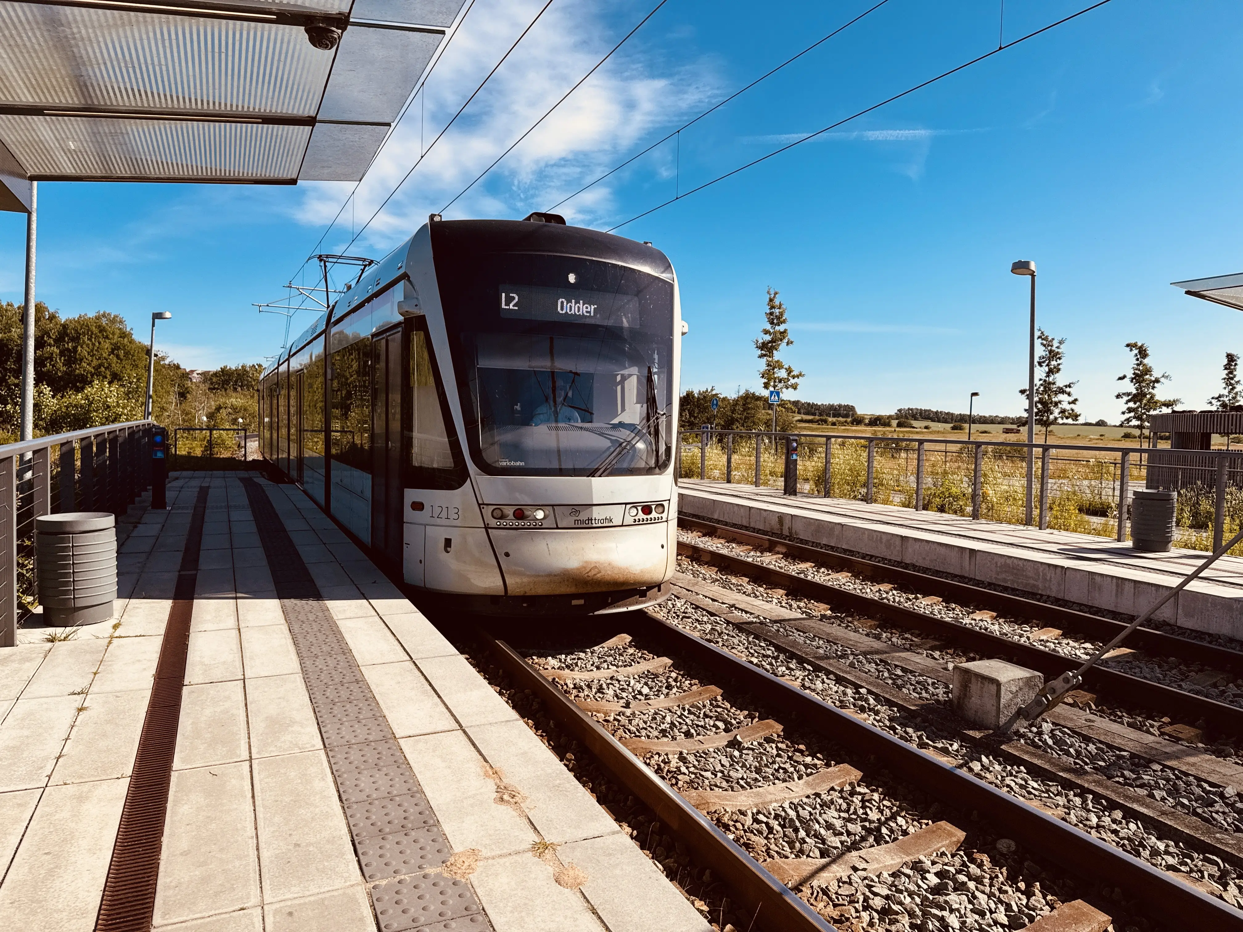Billede af Aarhus Letbane togsæt 1113 fotograferet ud for Klokhøjen Letbanestation. Billede af Aarhus Letbane togsæt 1113 fotograferet ud for Klokhøjen Letbanestation.