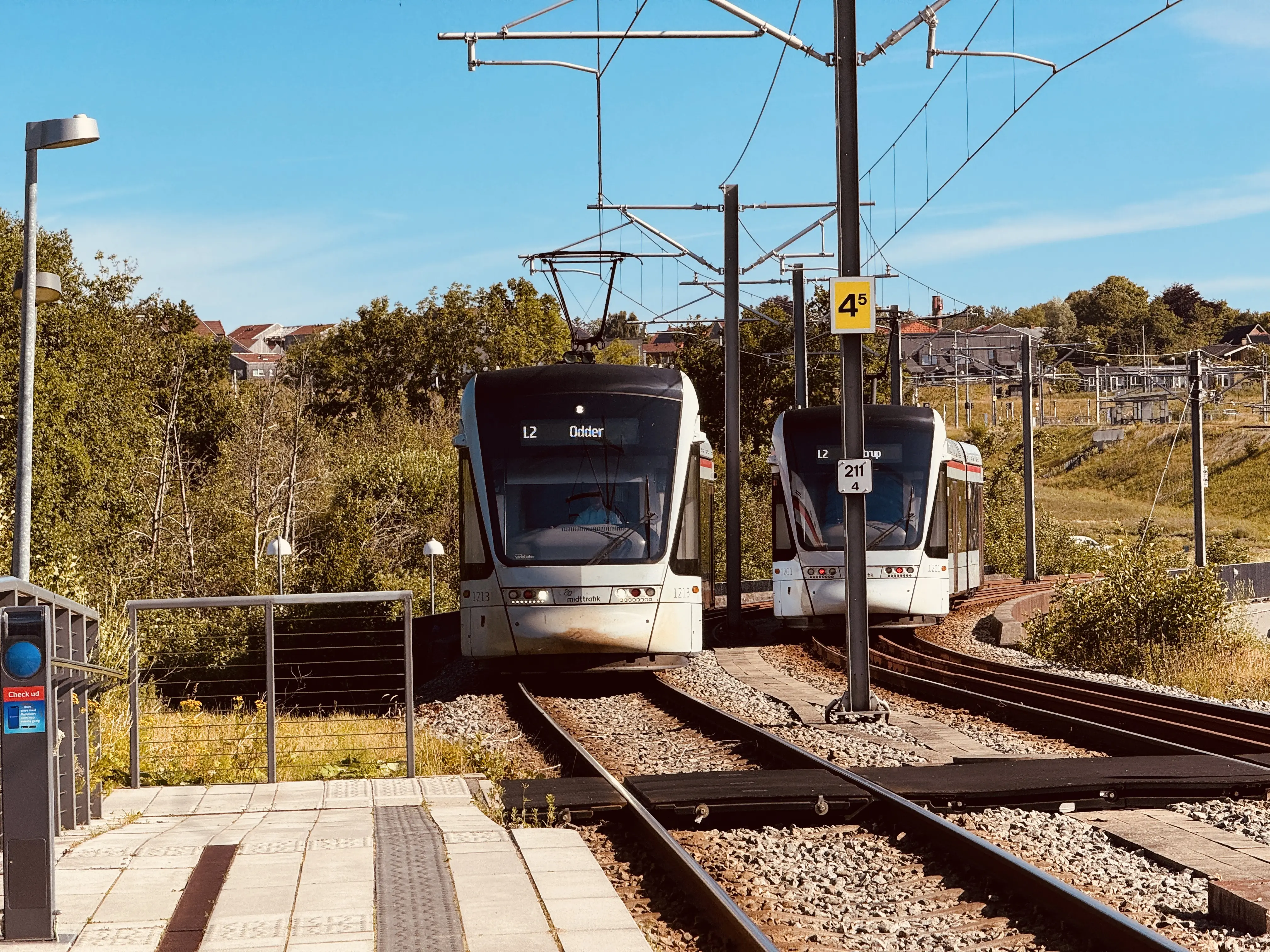 Billede af Aarhus Letbane togsæt 1113 fotograferet ud for Klokhøjen Letbanestation. Billede af Aarhus Letbane togsæt 1113 fotograferet ud for Klokhøjen Letbanestation.