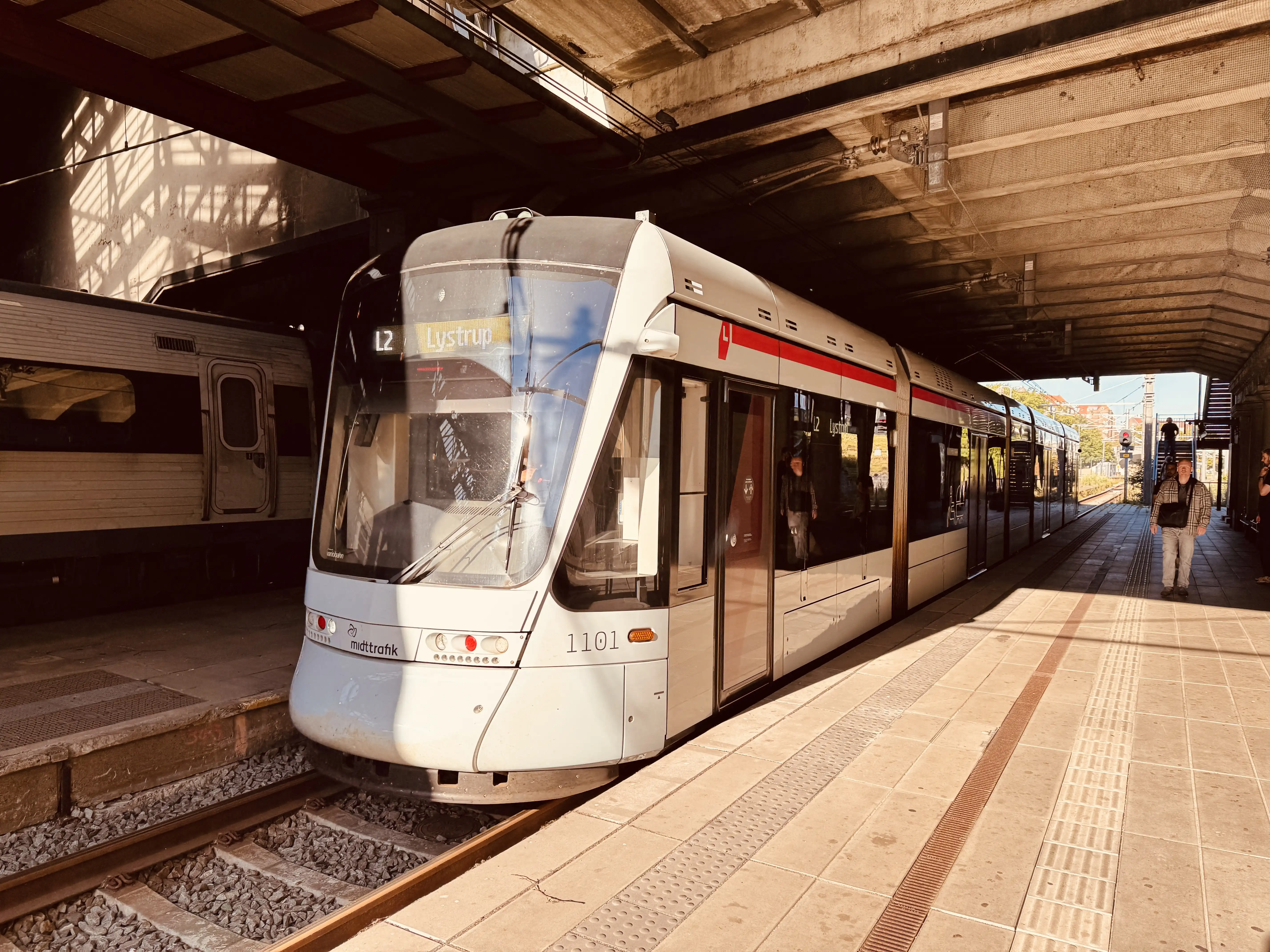 Billede af Aarhus Letbane togsæt 1101 fotograferet ud for Aarhus Hovedbanegård.