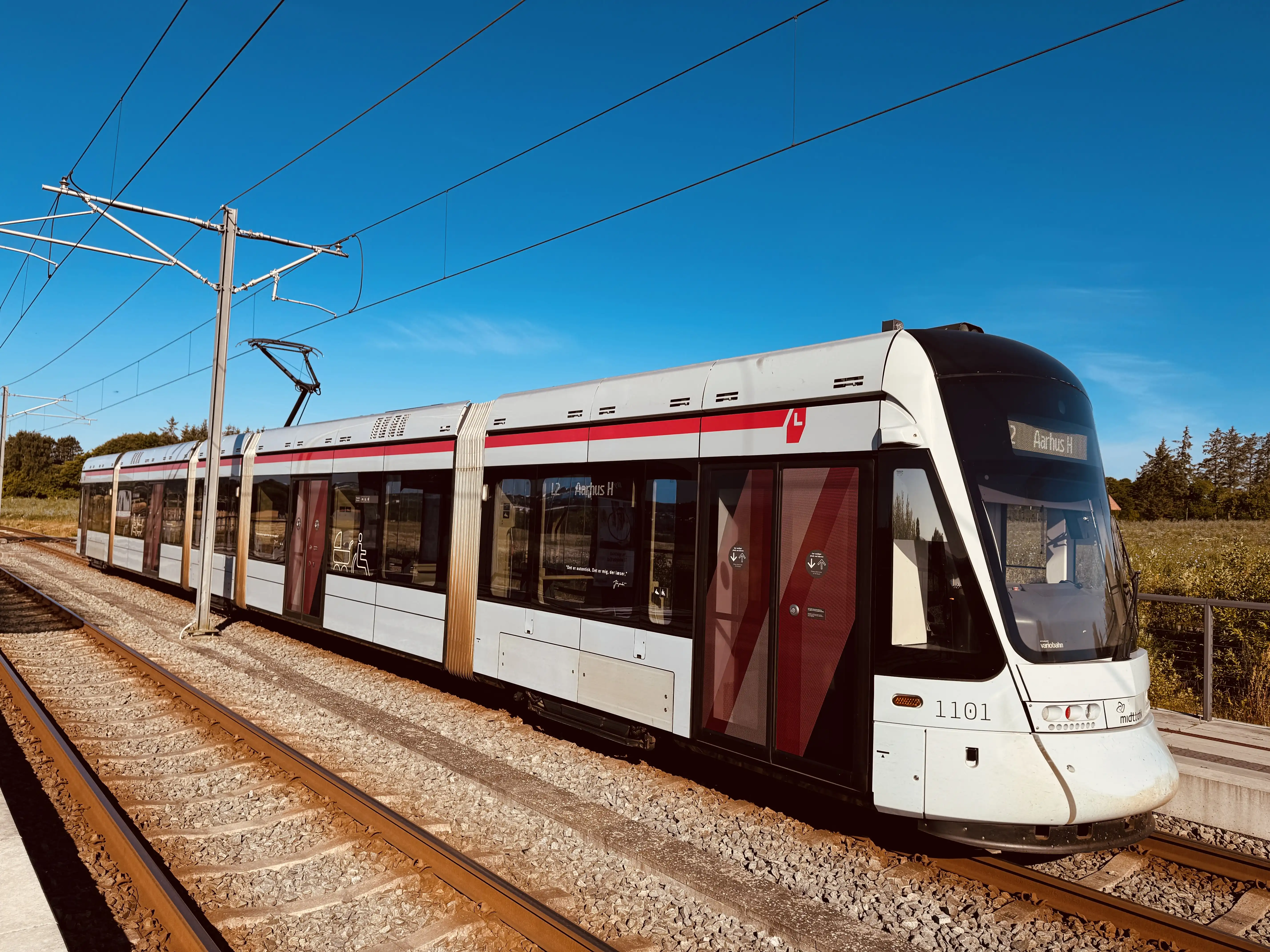 Billede af Aarhus Letbane togsæt 1101 fotograferet ud for Nye Letbanestation. Billede af Aarhus Letbane togsæt 1101 fotograferet ud for Nye Letbanestation.