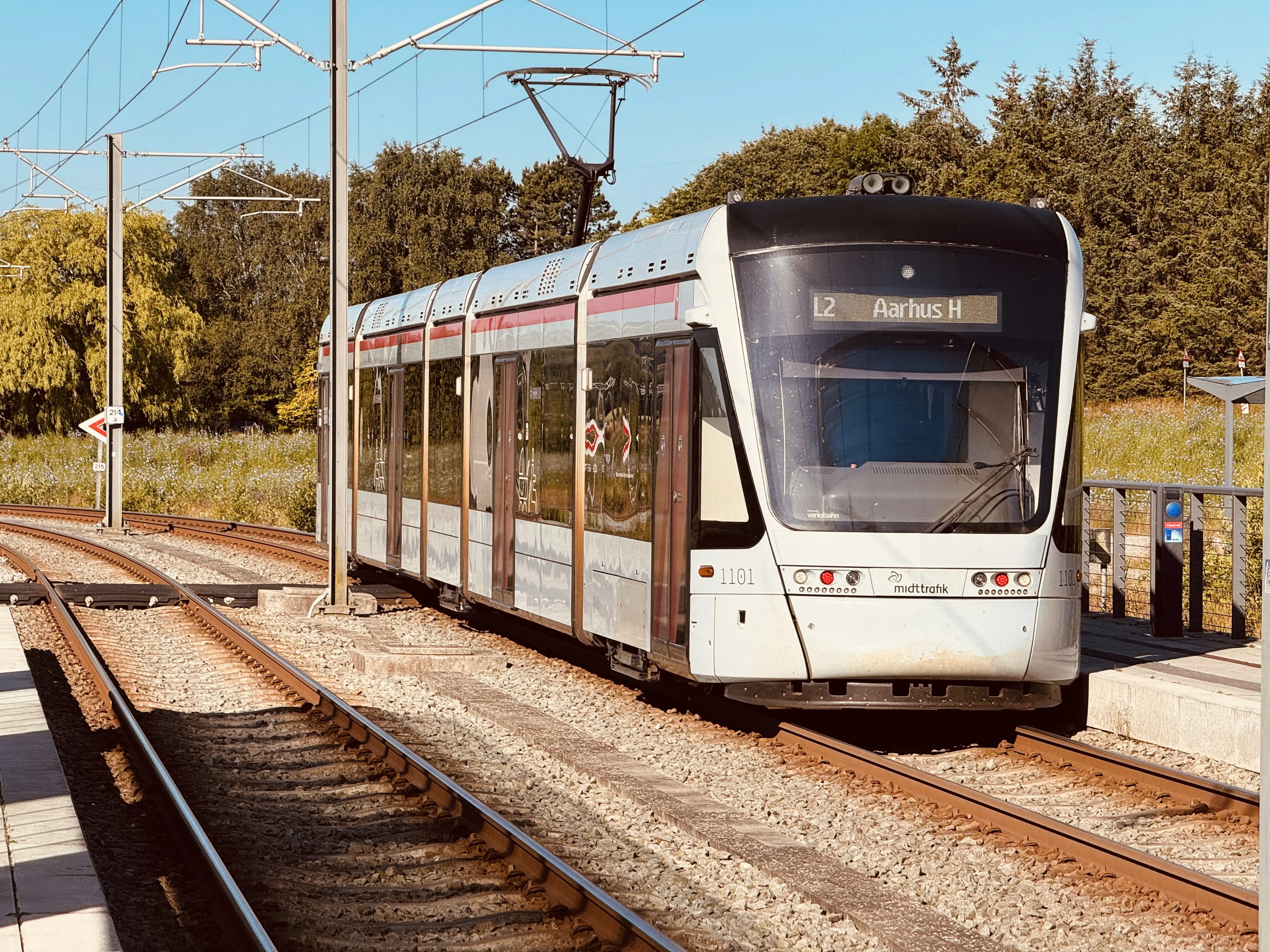 Billede af Aarhus Letbane togsæt 1101 fotograferet ud for Nye Letbanestation. Billede af Aarhus Letbane togsæt 1101 fotograferet ud for Nye Letbanestation.