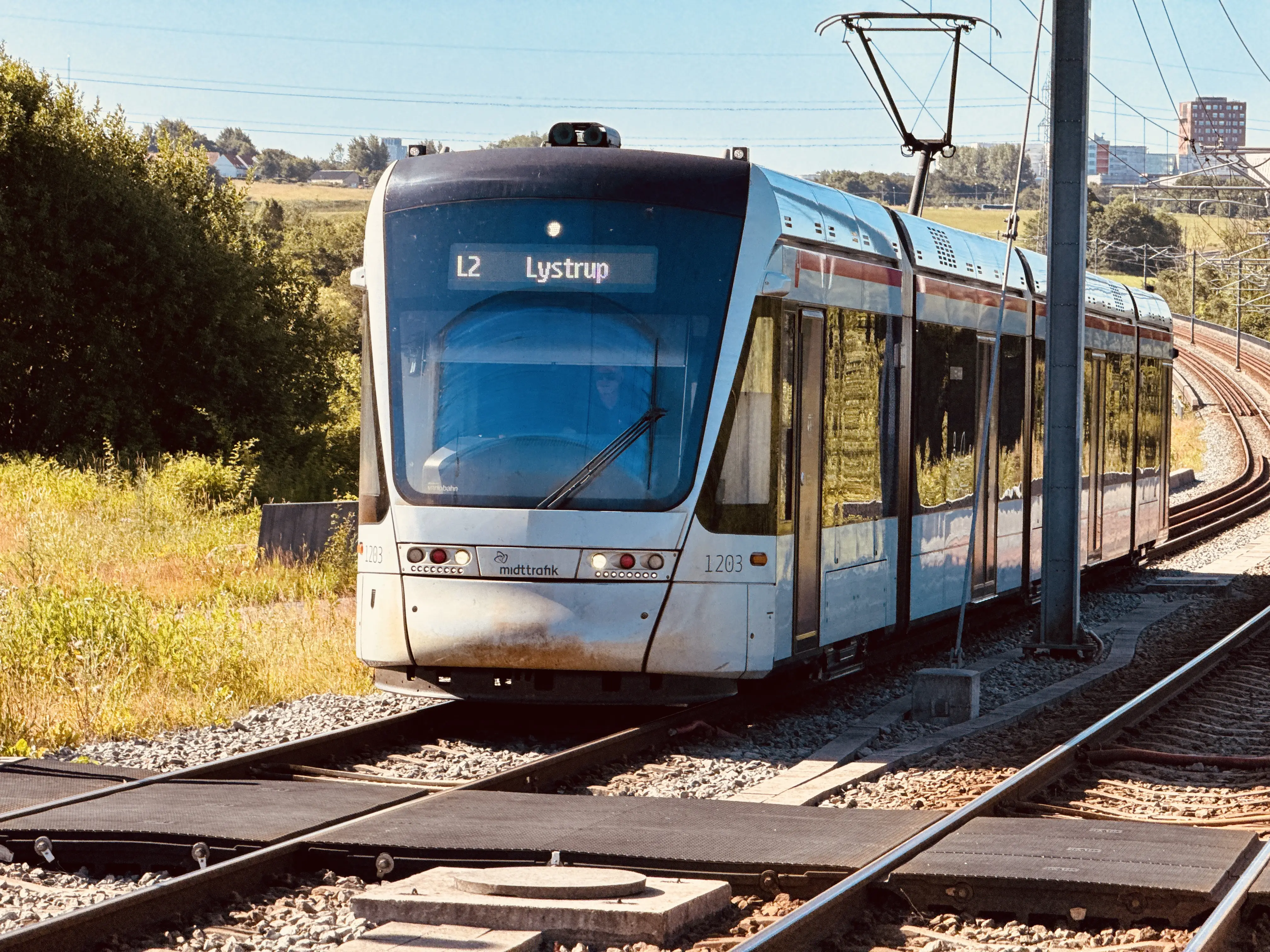 Billede af Aarhus Letbane togsæt 1103 fotograferet ud for Klokhøjen Letbanestation. Billede af Aarhus Letbane togsæt 1103 fotograferet ud for Klokhøjen Letbanestation.