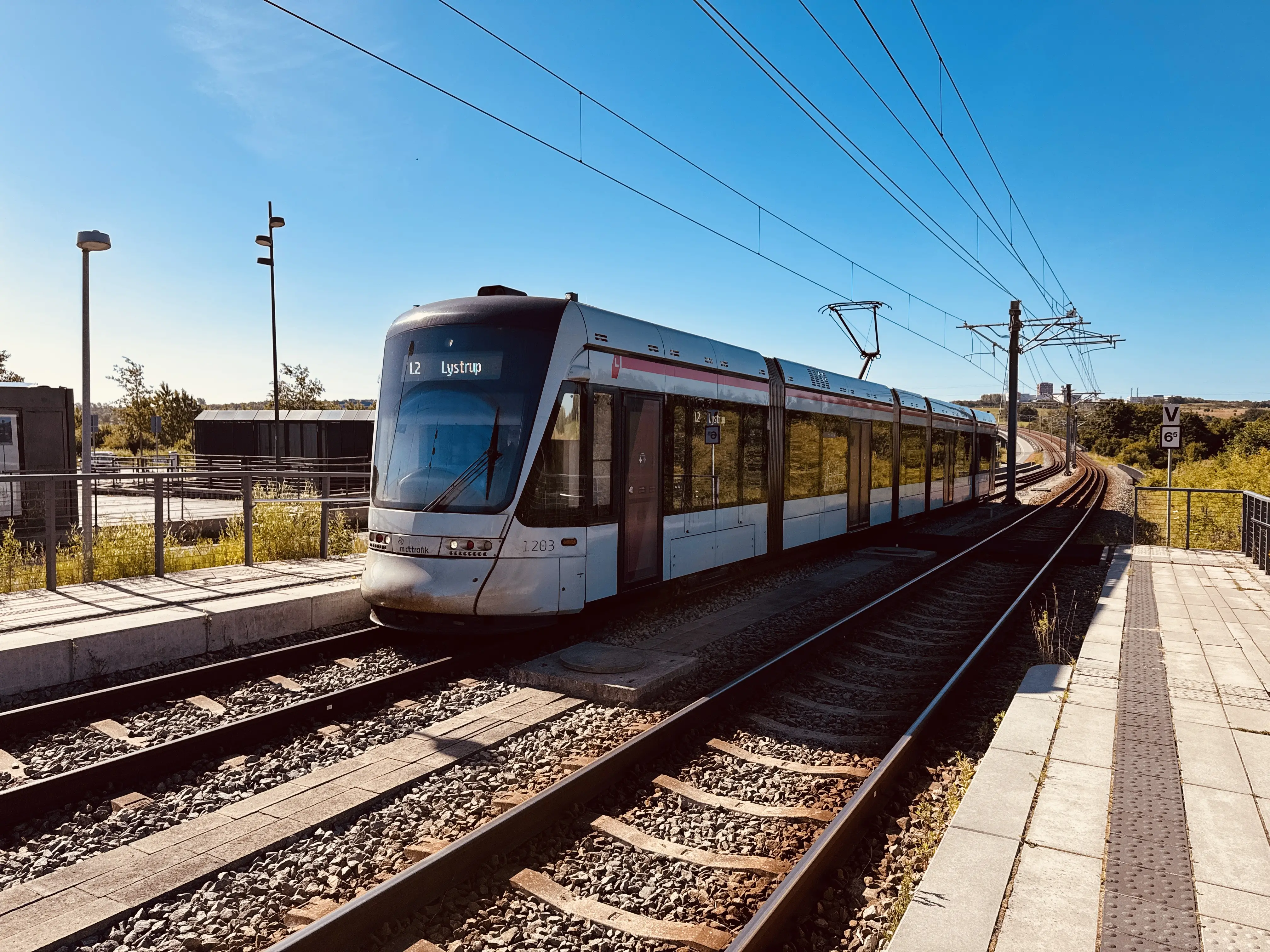 Billede af Aarhus Letbane togsæt 1103 fotograferet ud for Klokhøjen Letbanestation. Billede af Aarhus Letbane togsæt 1103 fotograferet ud for Klokhøjen Letbanestation.