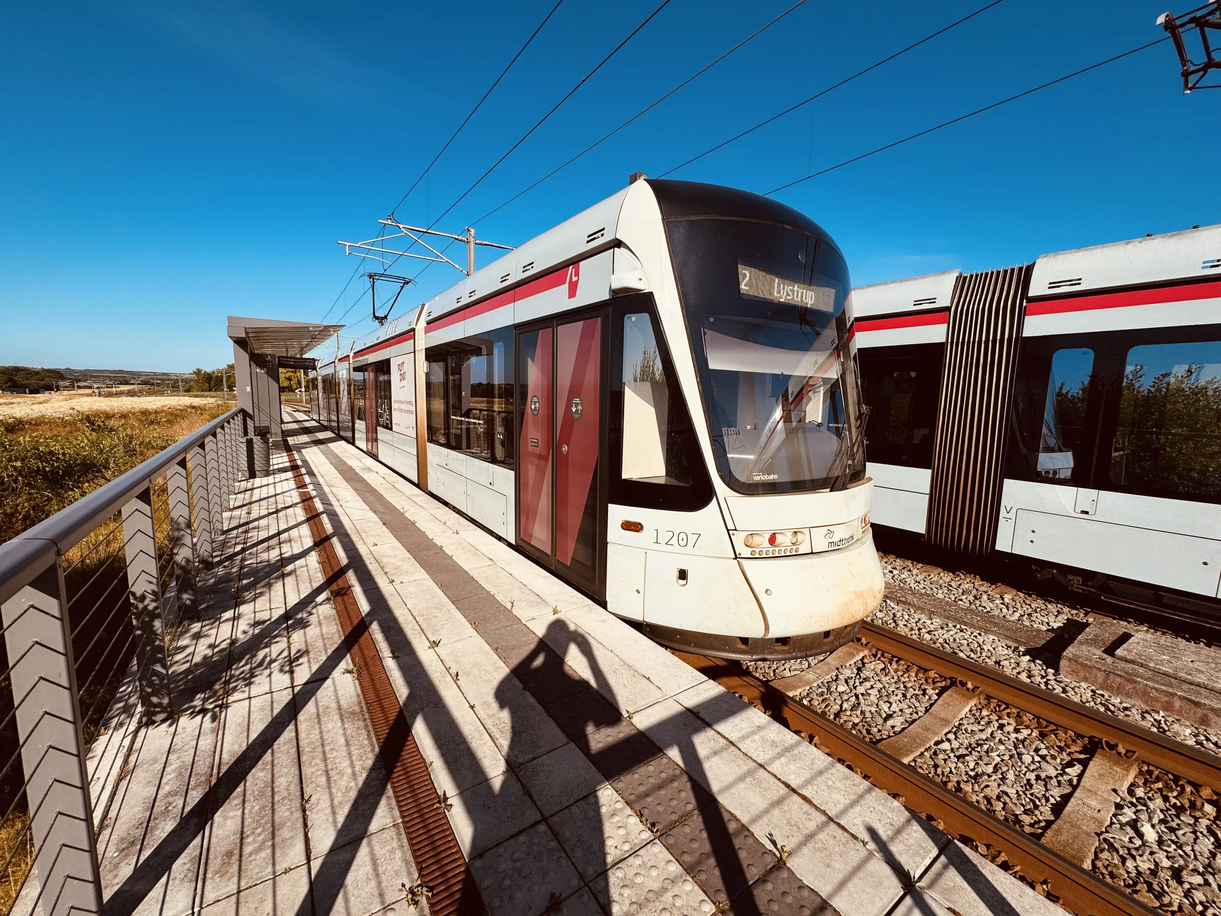 Billede af Aarhus Letbane togsæt 1107 fotograferet ud for Lisbjerg - Terp Letbanestation. Billede af Aarhus Letbane togsæt 1107 fotograferet ud for Lisbjerg - Terp Letbanestation.