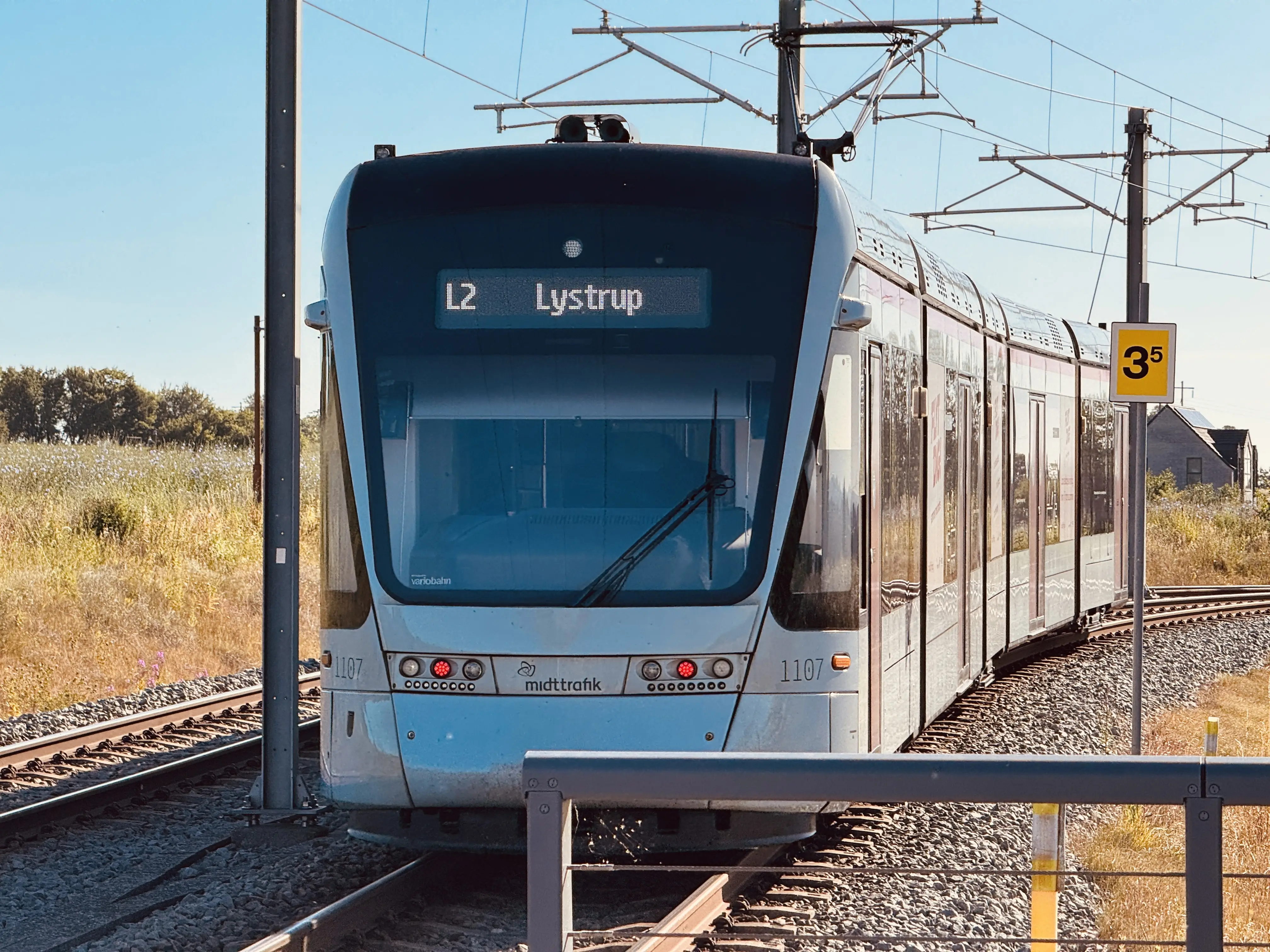 Billede af Aarhus Letbane togsæt 1107 fotograferet ud for Lisbjerg - Terp Letbanestation. Billede af Aarhus Letbane togsæt 1107 fotograferet ud for Lisbjerg - Terp Letbanestation.