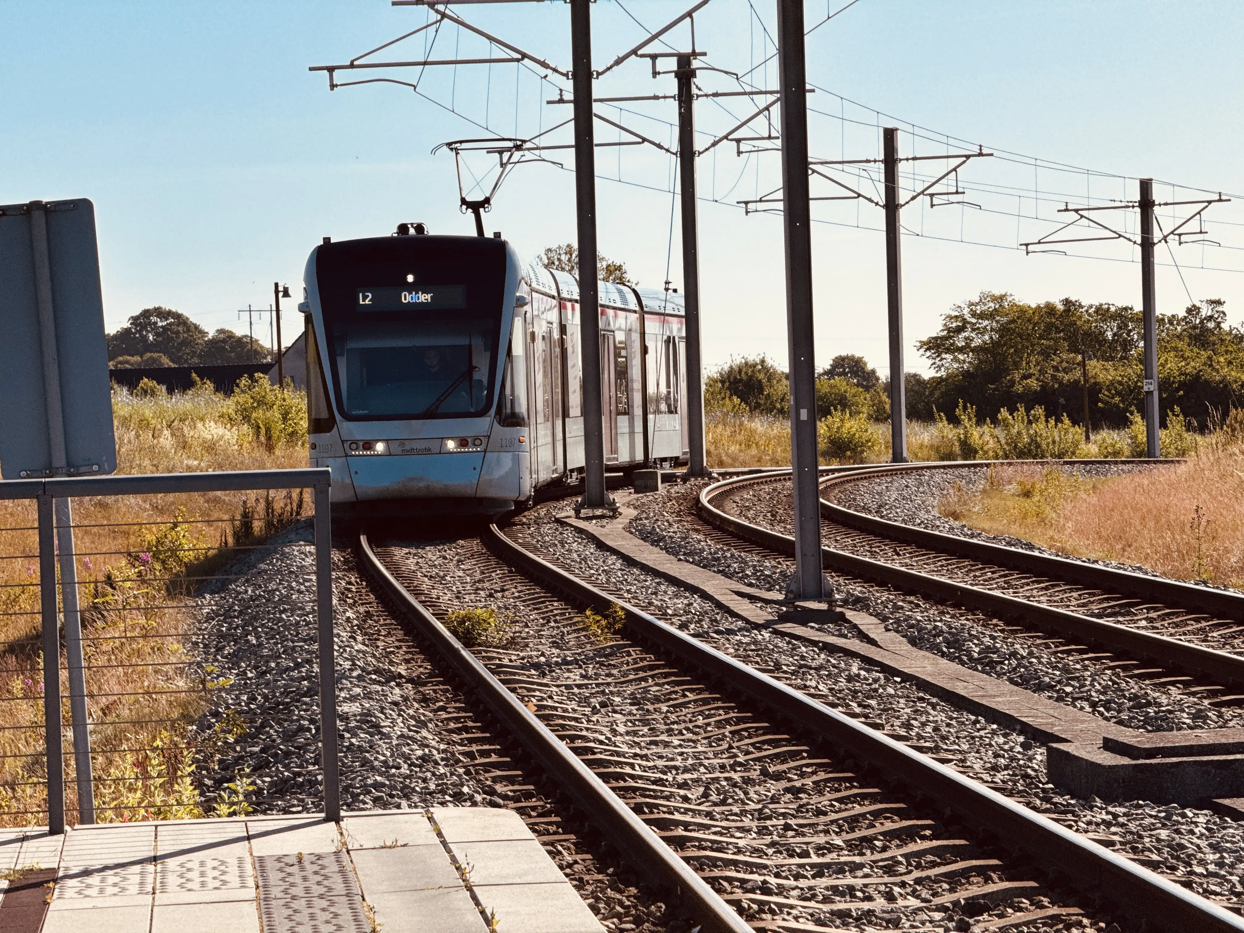 Billede af Aarhus Letbane togsæt 1107 fotograferet ud for Nye Letbanestation. Billede af Aarhus Letbane togsæt 1107 fotograferet ud for Nye Letbanestation.