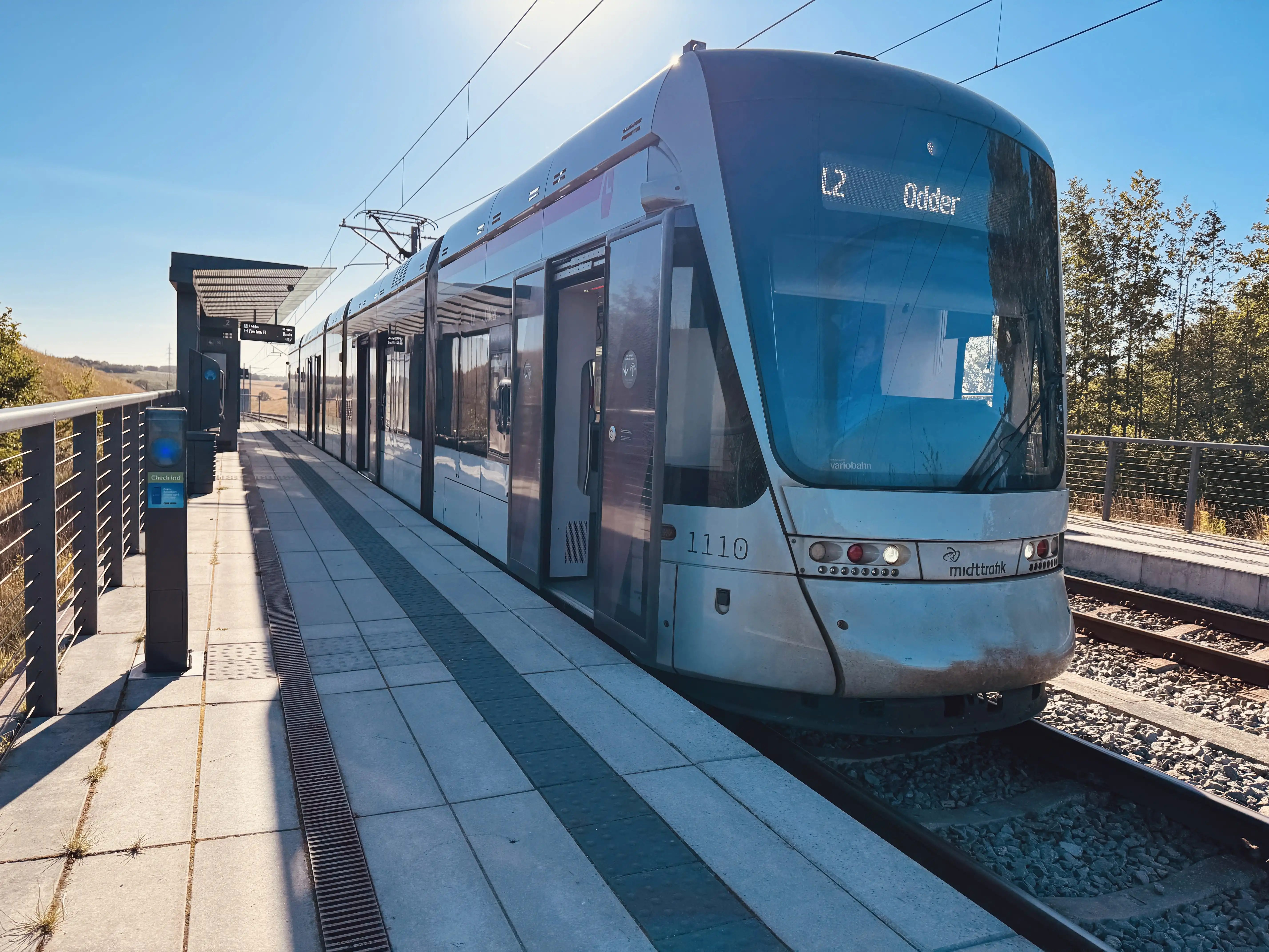 Billede af Aarhus Letbane togsæt 1110 fotograferet ud for Lisbjerg - Terp Letbanestation. Billede af Aarhus Letbane togsæt 1110 fotograferet ud for Lisbjerg - Terp Letbanestation.