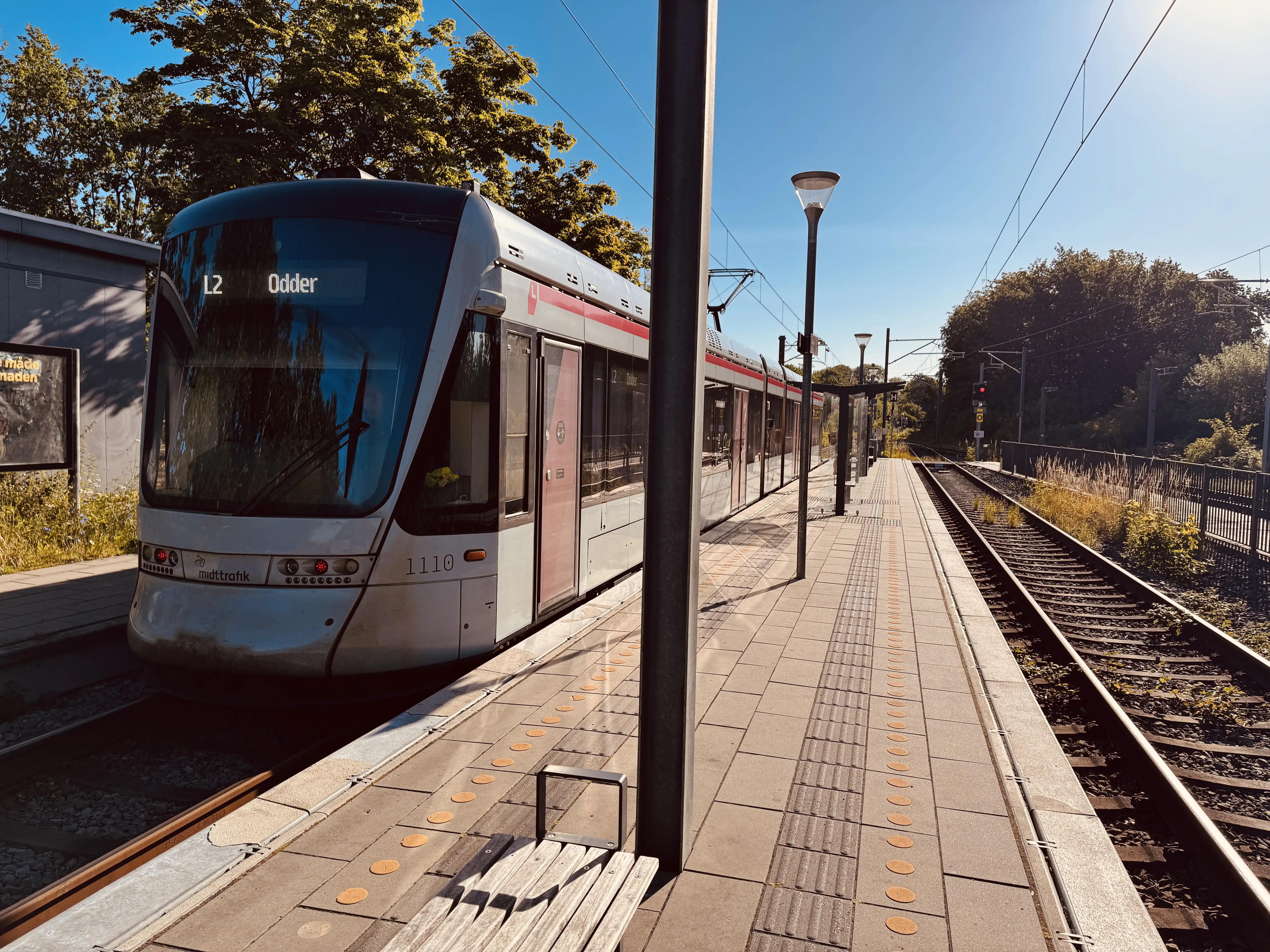 Billede af Aarhus Letbane togsæt 1110 fotograferet ud for Lystrup Letbanestation.