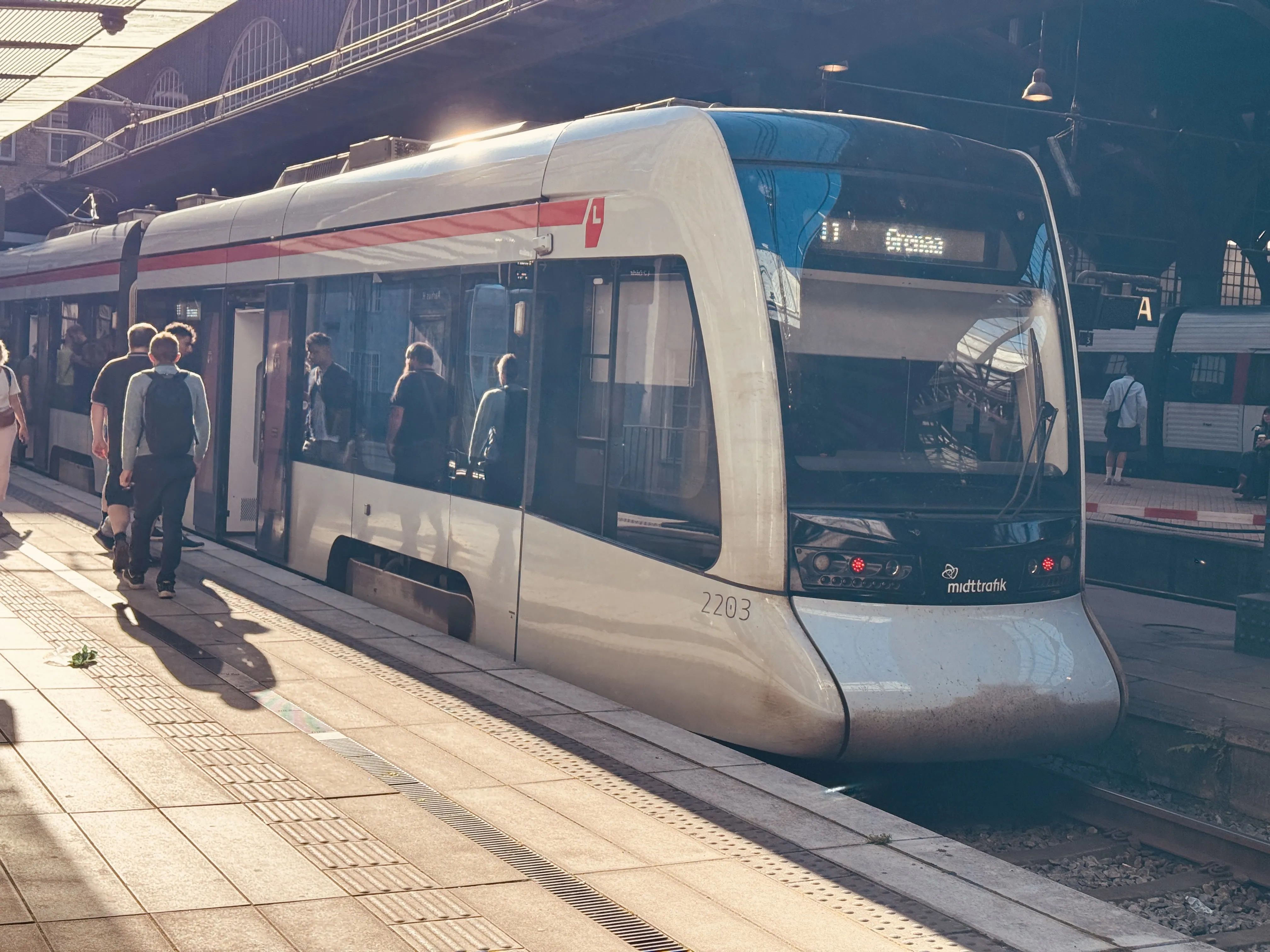 Billede af Aarhus Letbane togsæt 2103 fotograferet ud for Aarhus Hovedbanegård.