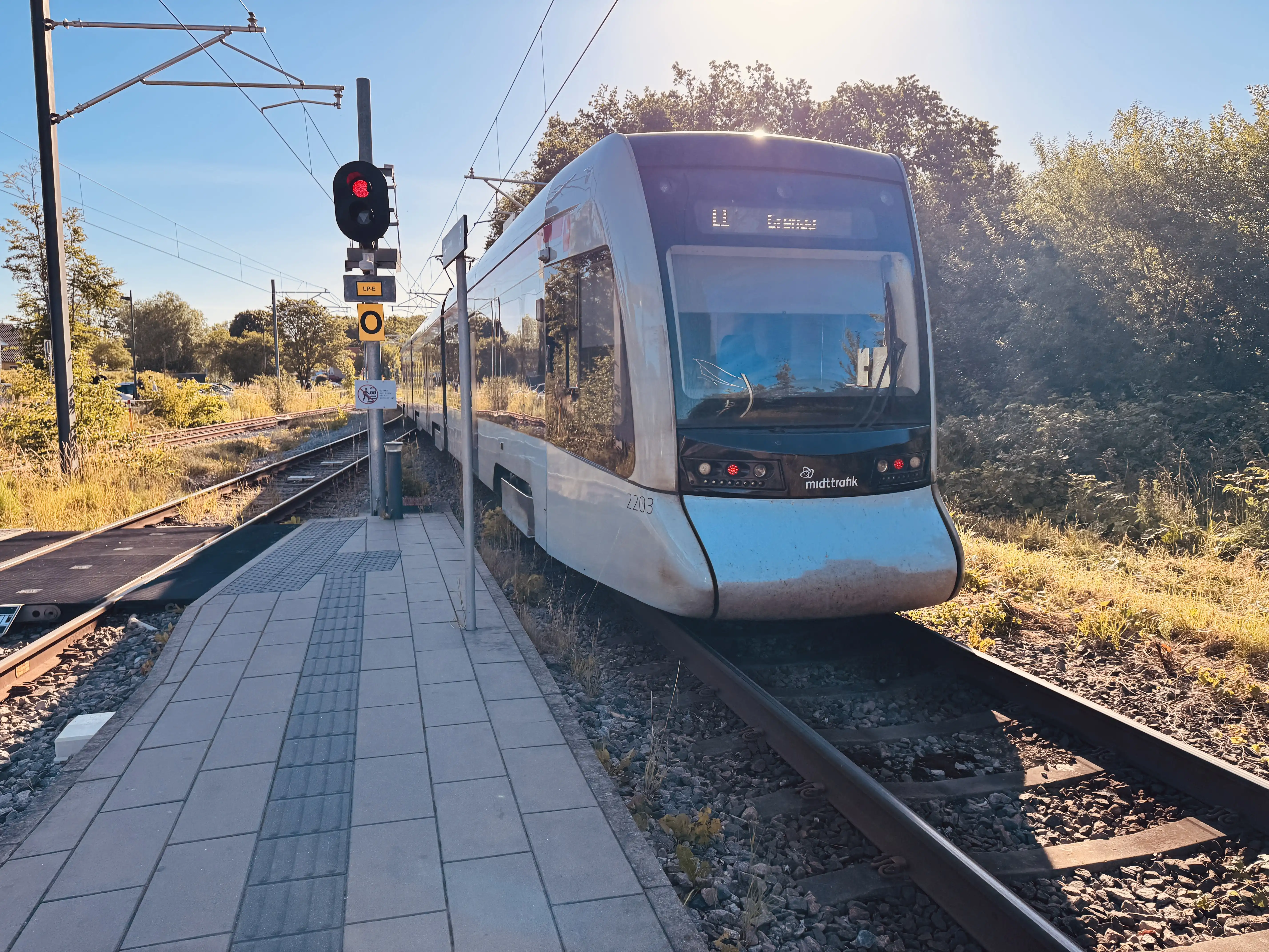 Billede af Aarhus Letbane togsæt 2103 fotograferet ud for Lystrup Letbanestation.