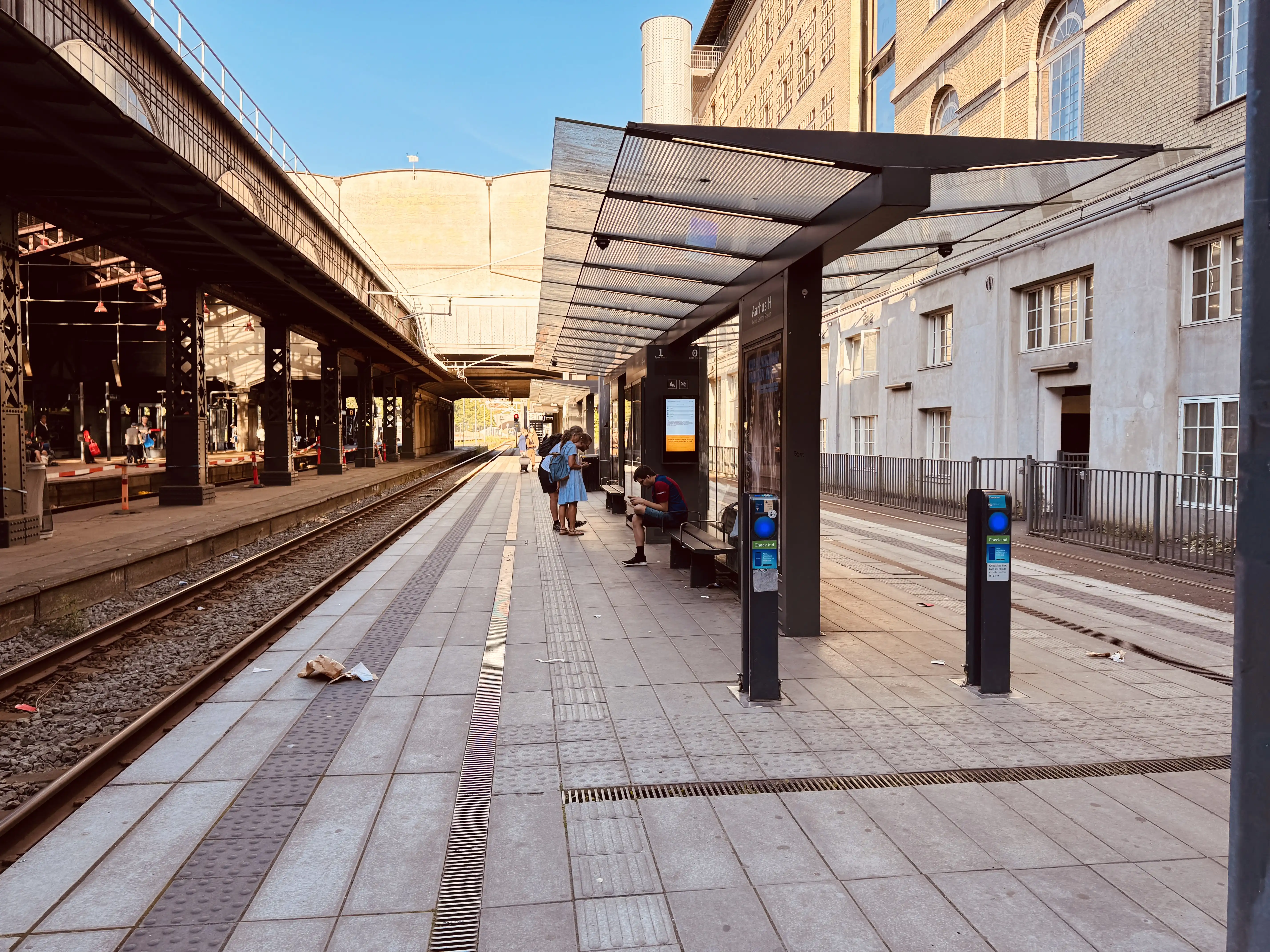 Billede af Letbaneperronen på Aarhus Hovedbanegård.