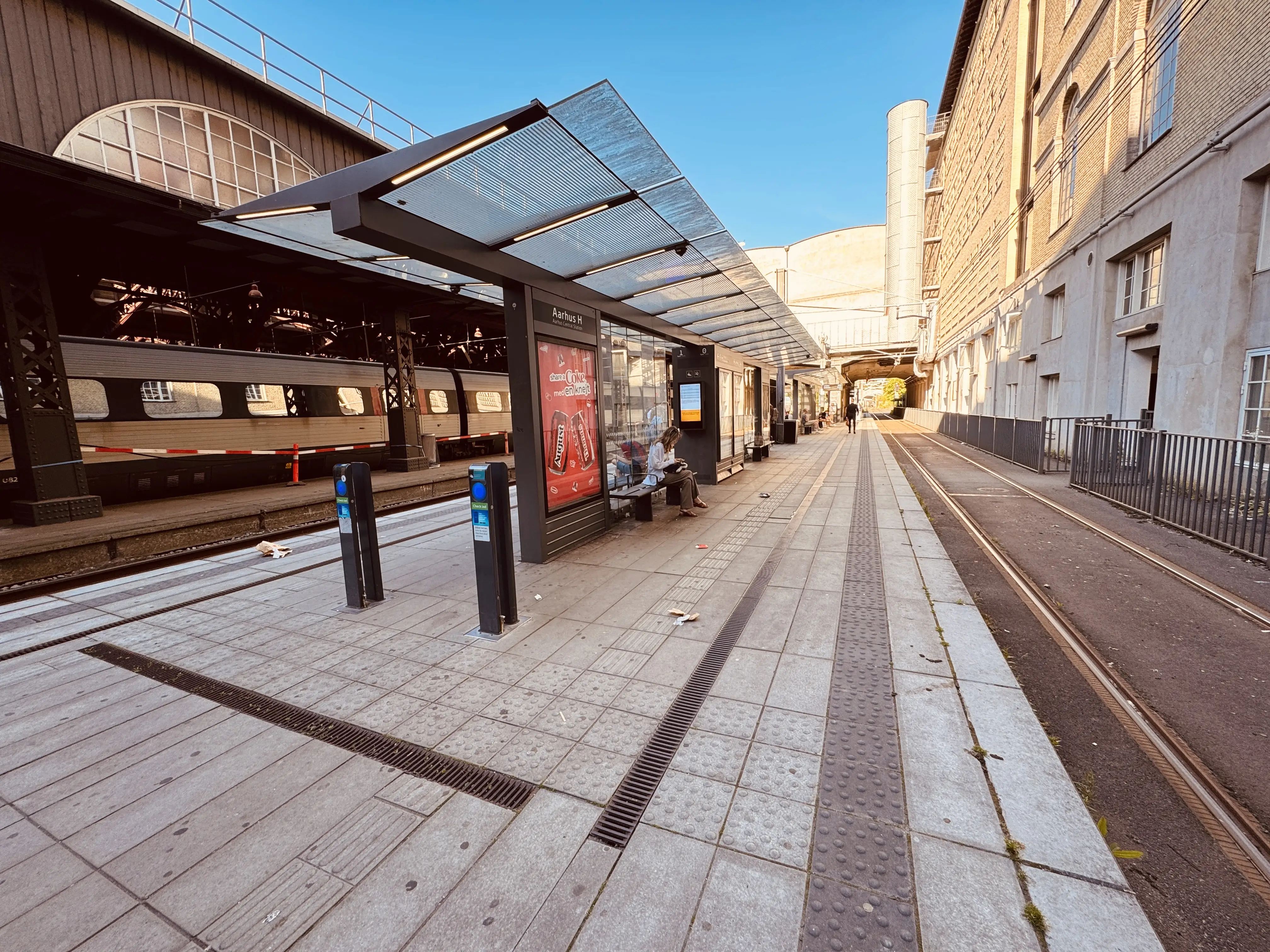 Billede af Letbaneperronen på Aarhus Hovedbanegård.