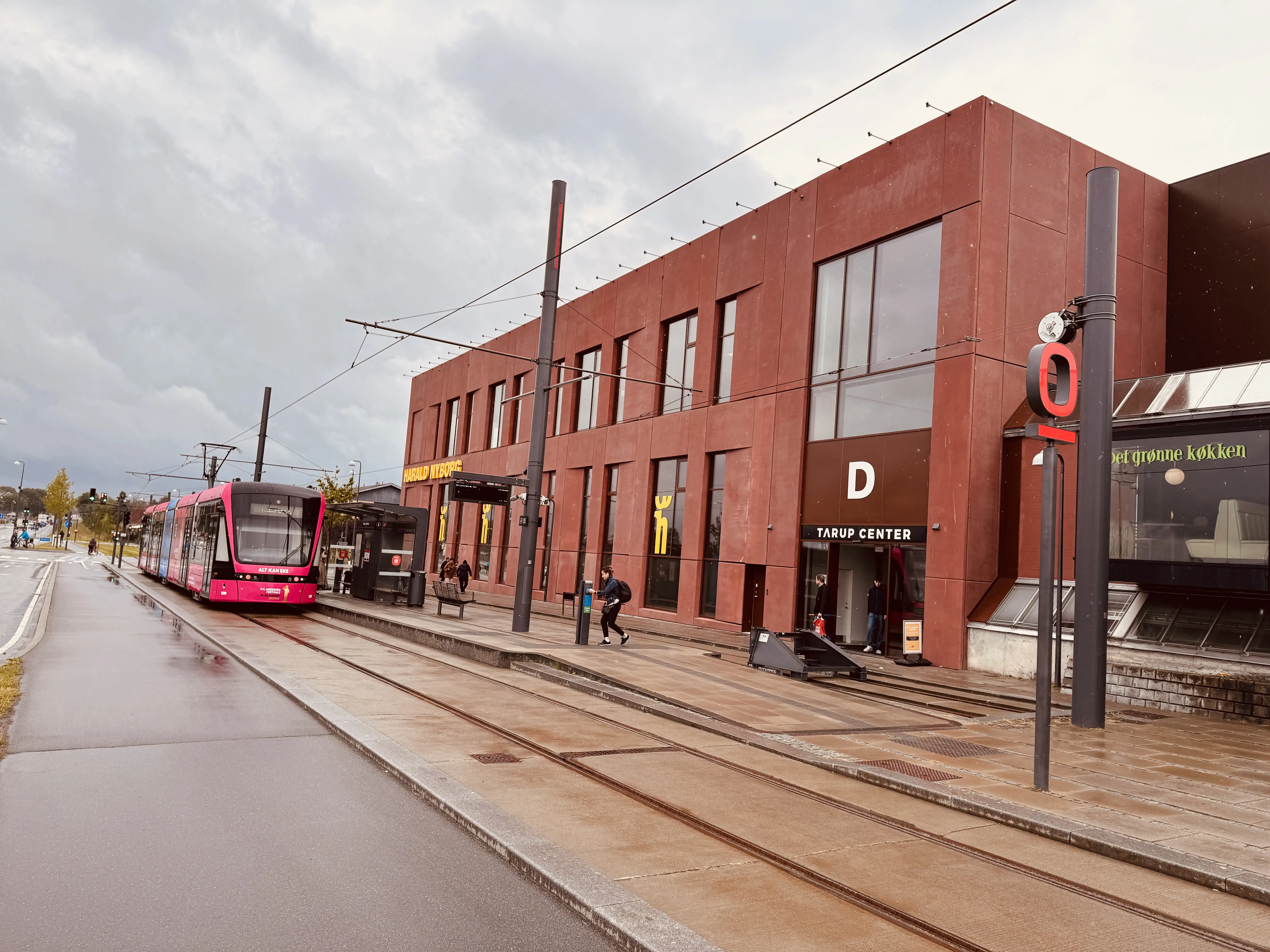 Billede af Tarup Center Letbanestation.