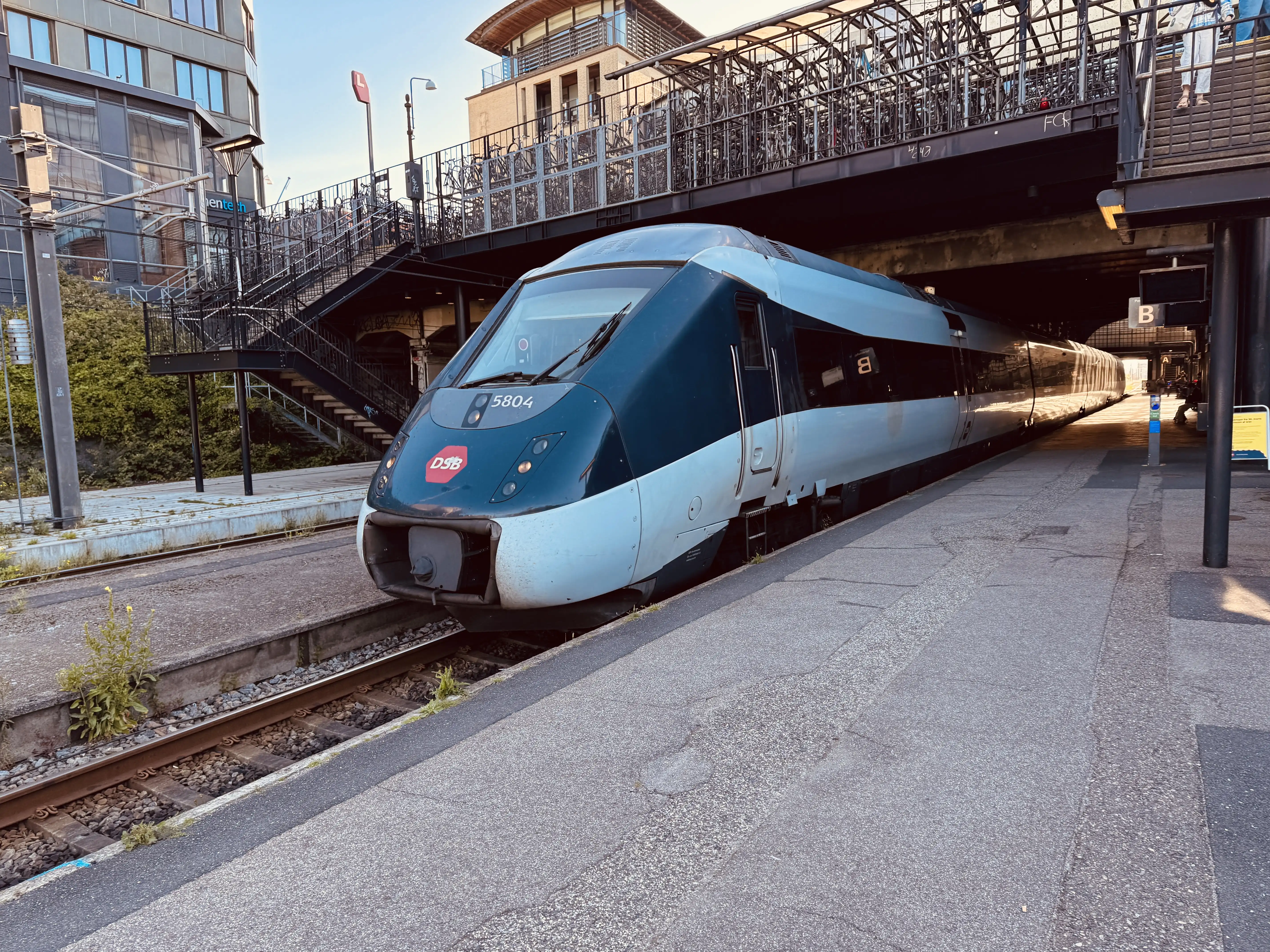 Billede af DSB MG 5604 fotograferet ud for Aarhus Hovedbanegård.