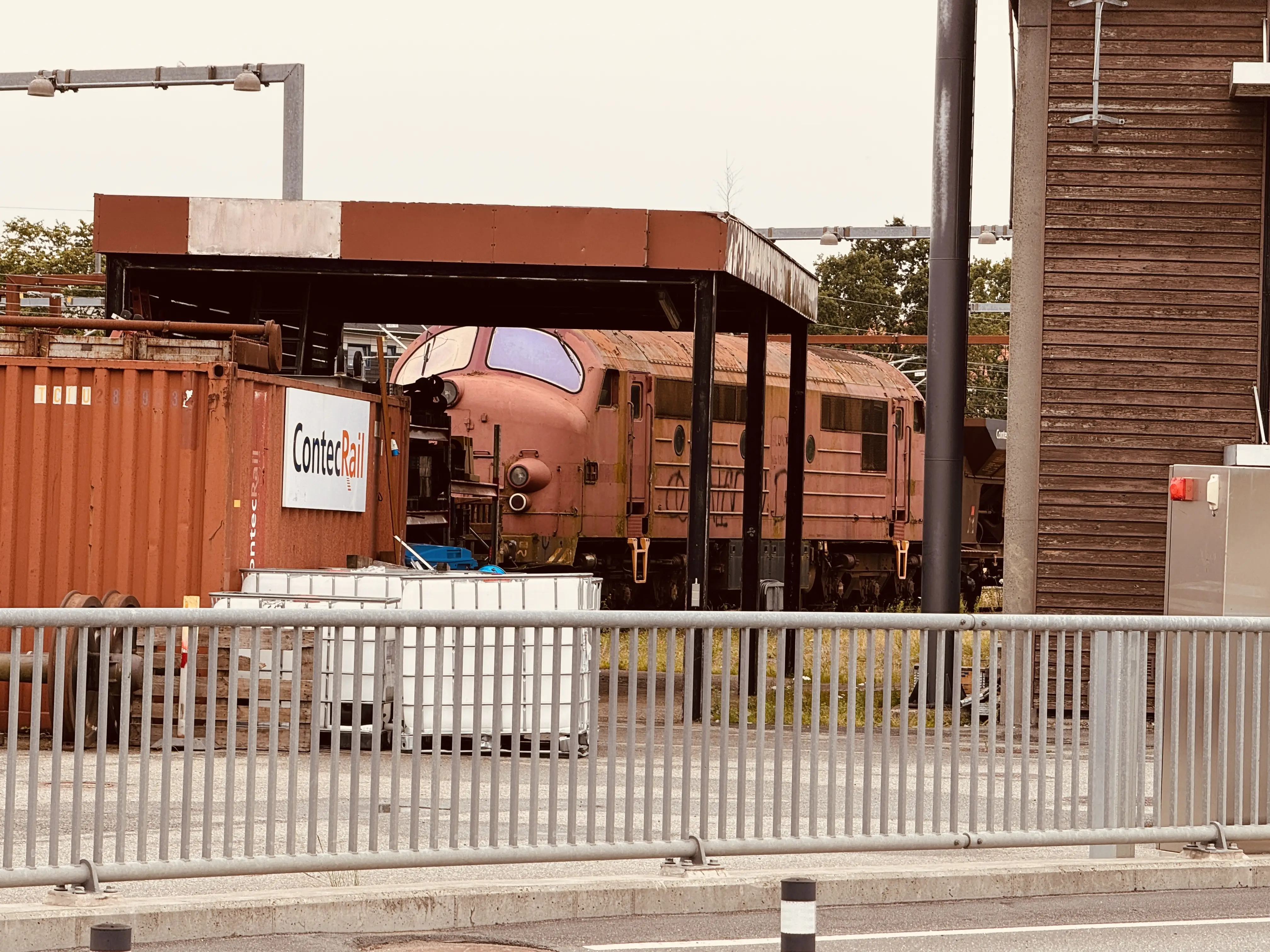 Billede af BLDX MX 1018, tidligere DSB MX 1018 fotograferet ud for Køge Station. Billede af BLDX MX 1018, tidligere DSB MX 1018 fotograferet ud for Køge Station.