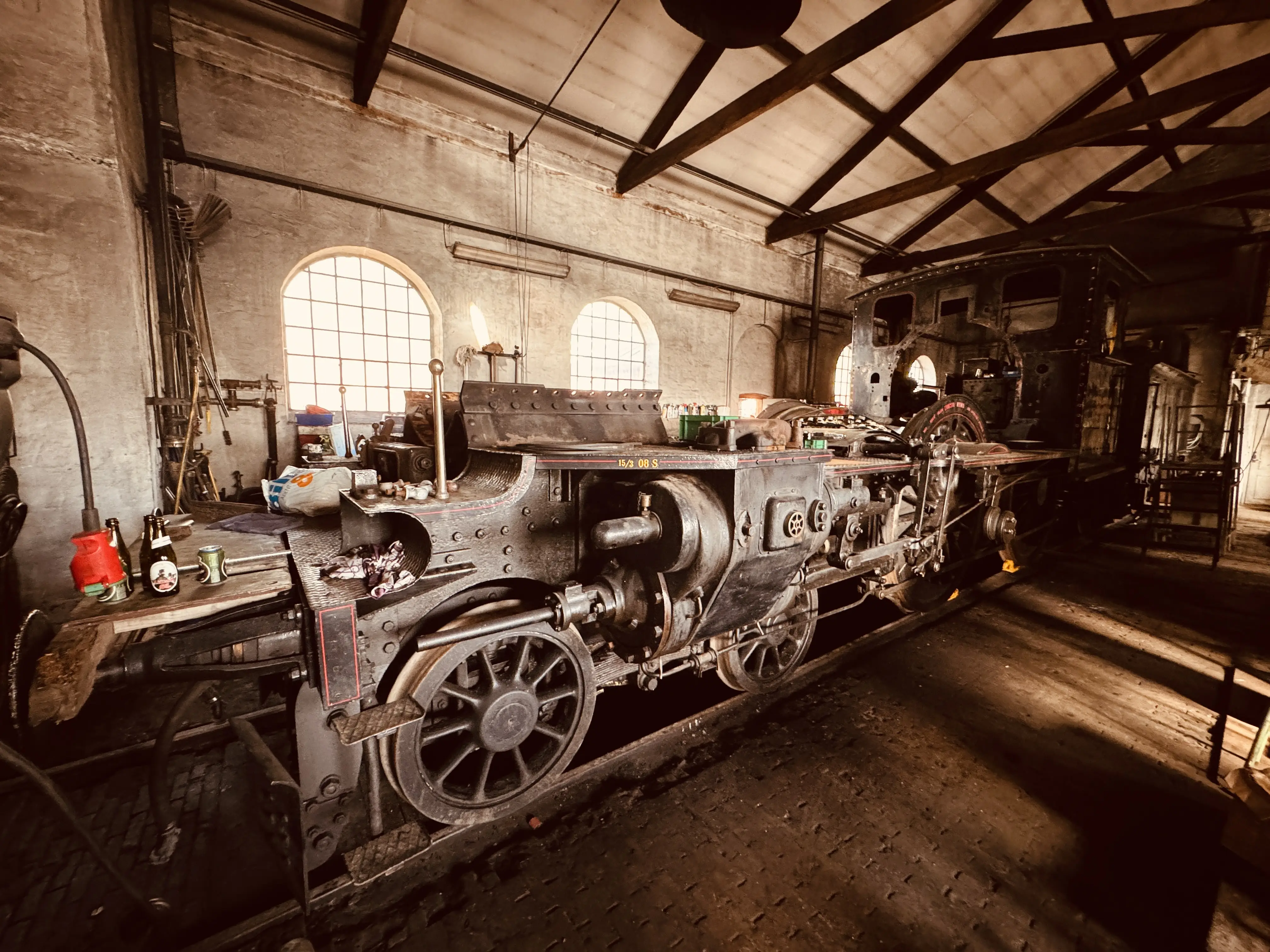 Billede af DSB K 582 her under genopbygning af NSJV, fotograferet i remisen ved Rungsted Kyst Station. Billede af DSB K 582 her under genopbygning af NSJV, fotograferet i remisen ved Rungsted Kyst Station.