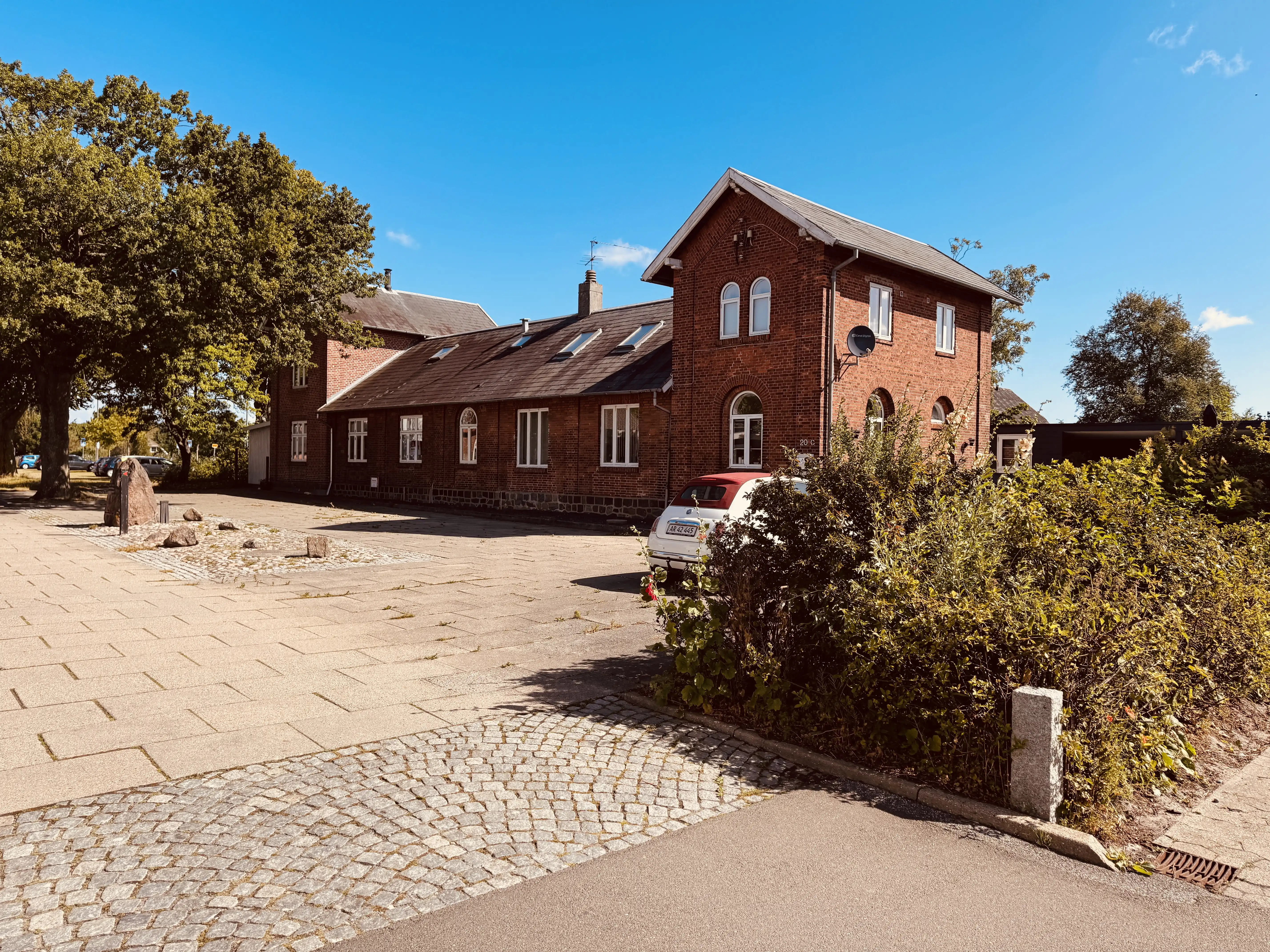 Billede af Hou Station.