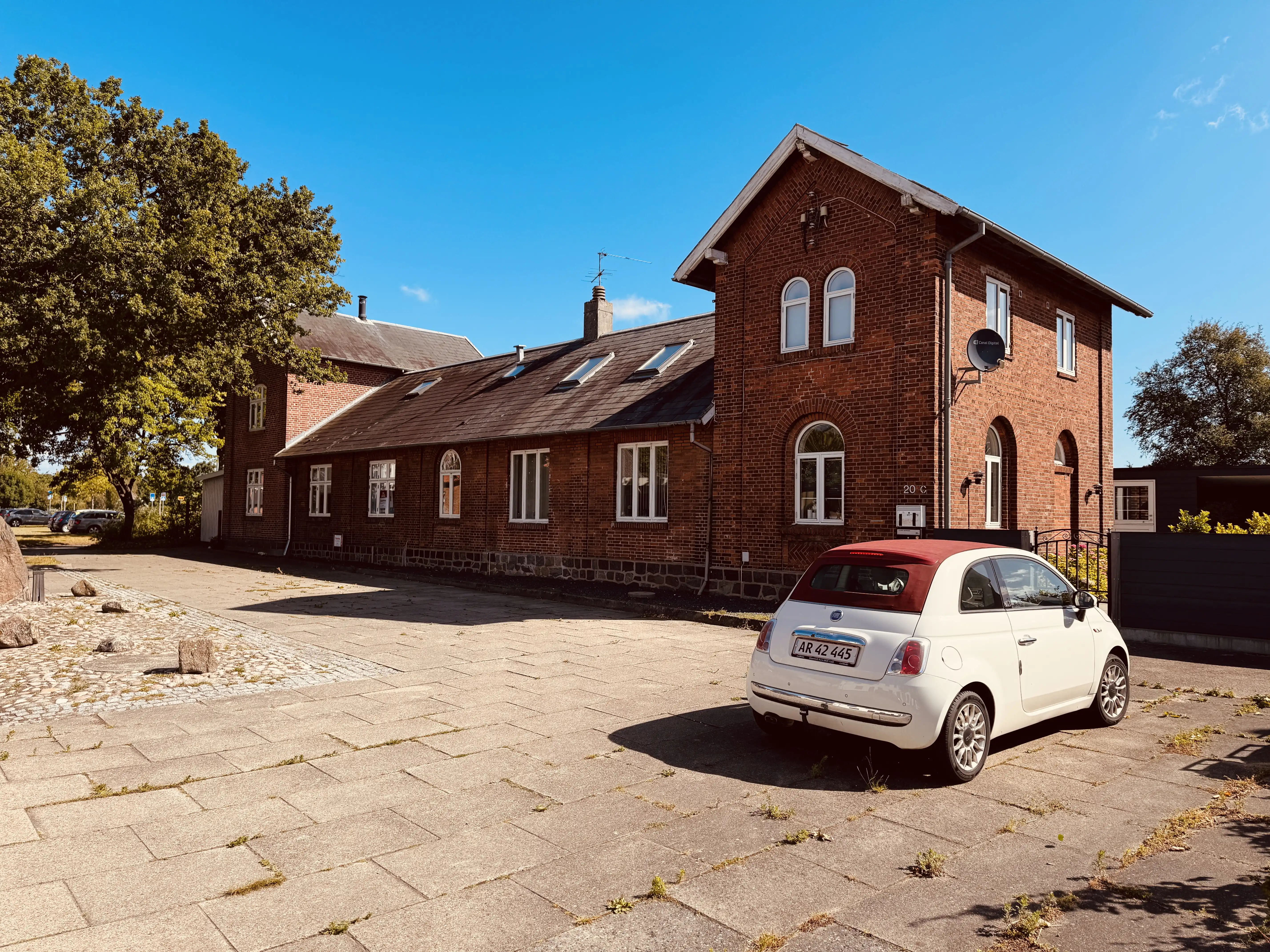 Billede af Hou Station.