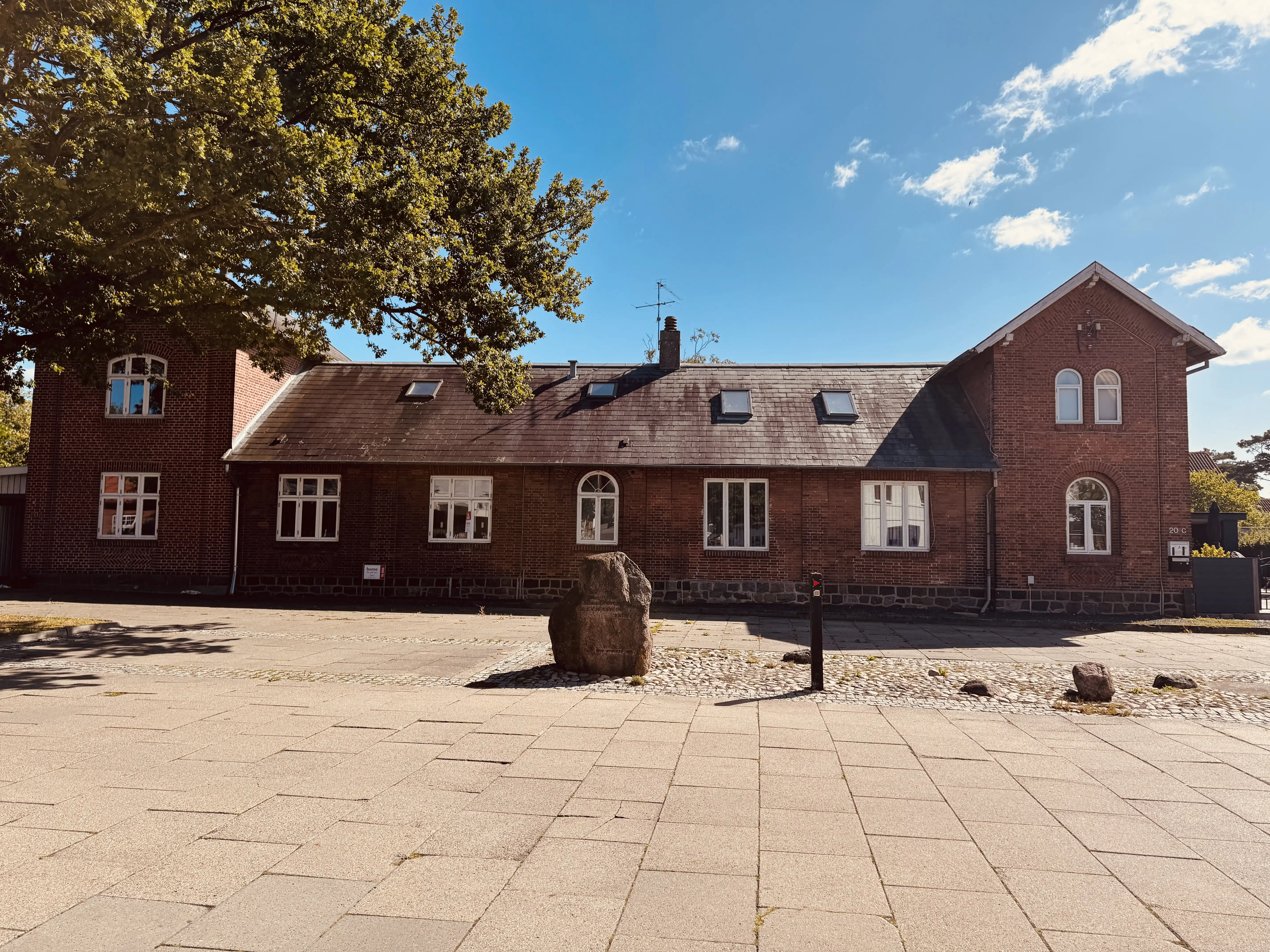 Billede af Hou Station.