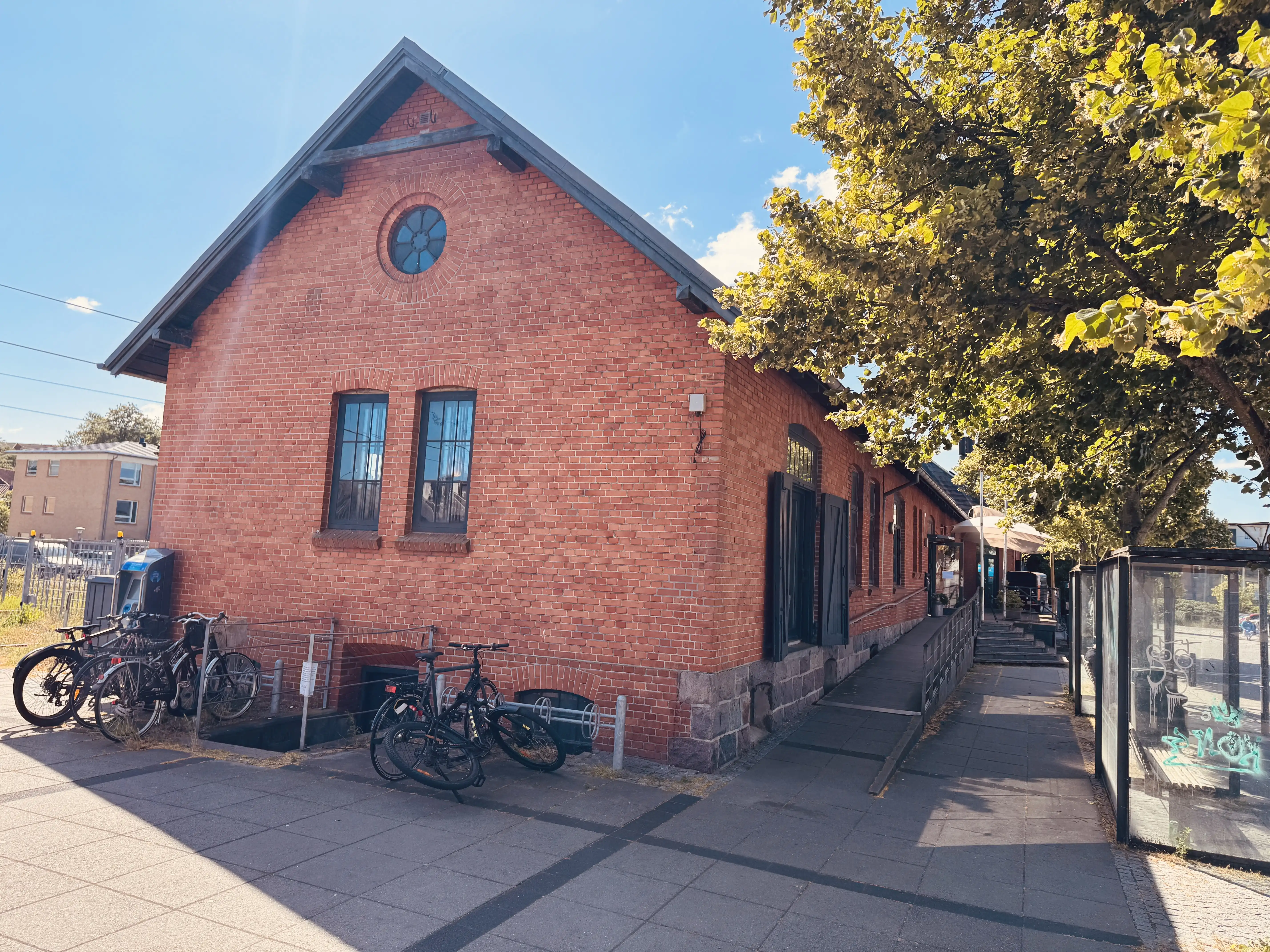 Billede af Odder Stations varehus.