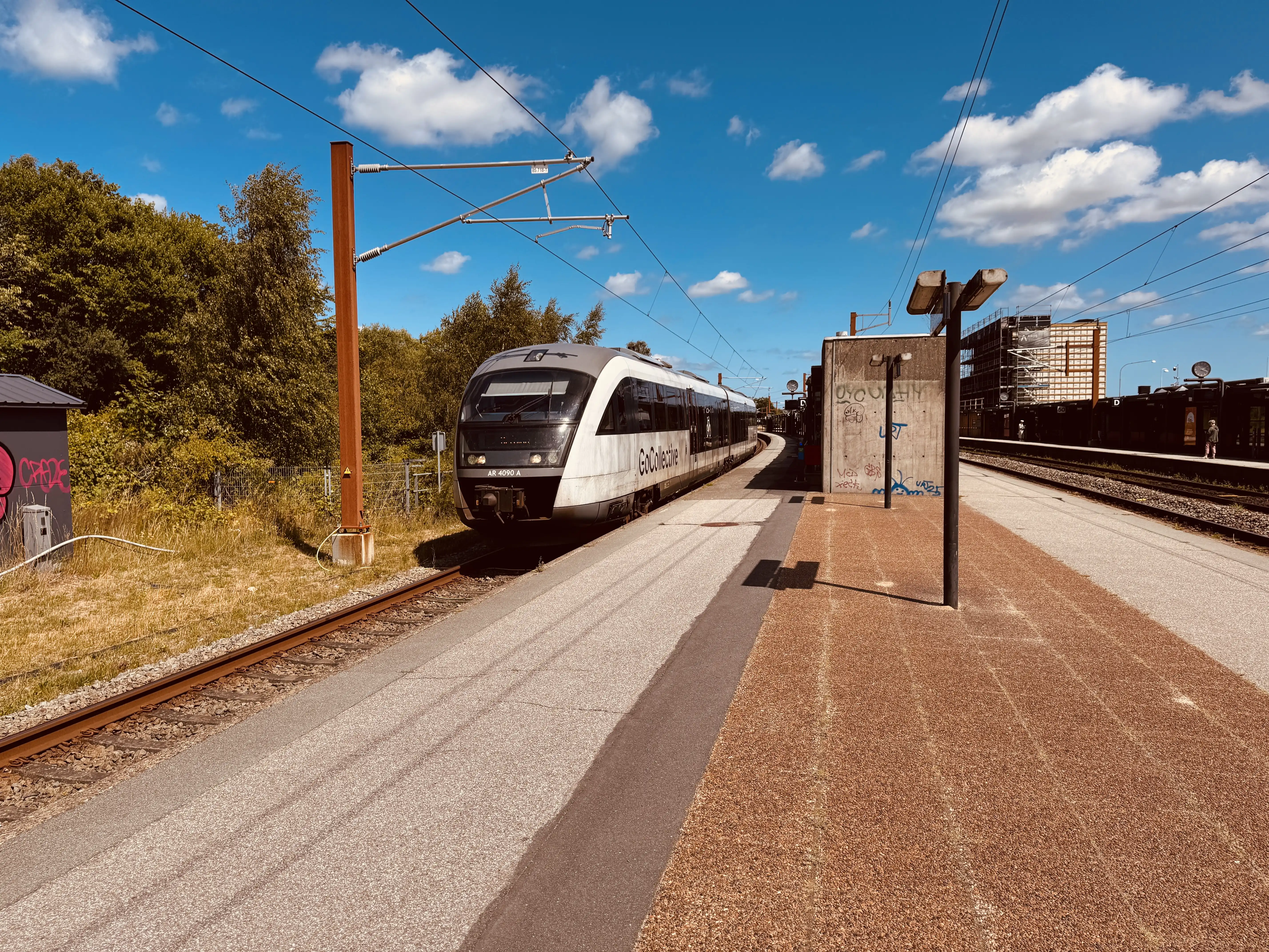 Billede af GoCollective AR 4090, tidligere DSB MQ 4130-4930 fotograferet ud for Skanderborg Station. Billede af GoCollective AR 4090, tidligere DSB MQ 4130-4930 fotograferet ud for Skanderborg Station.