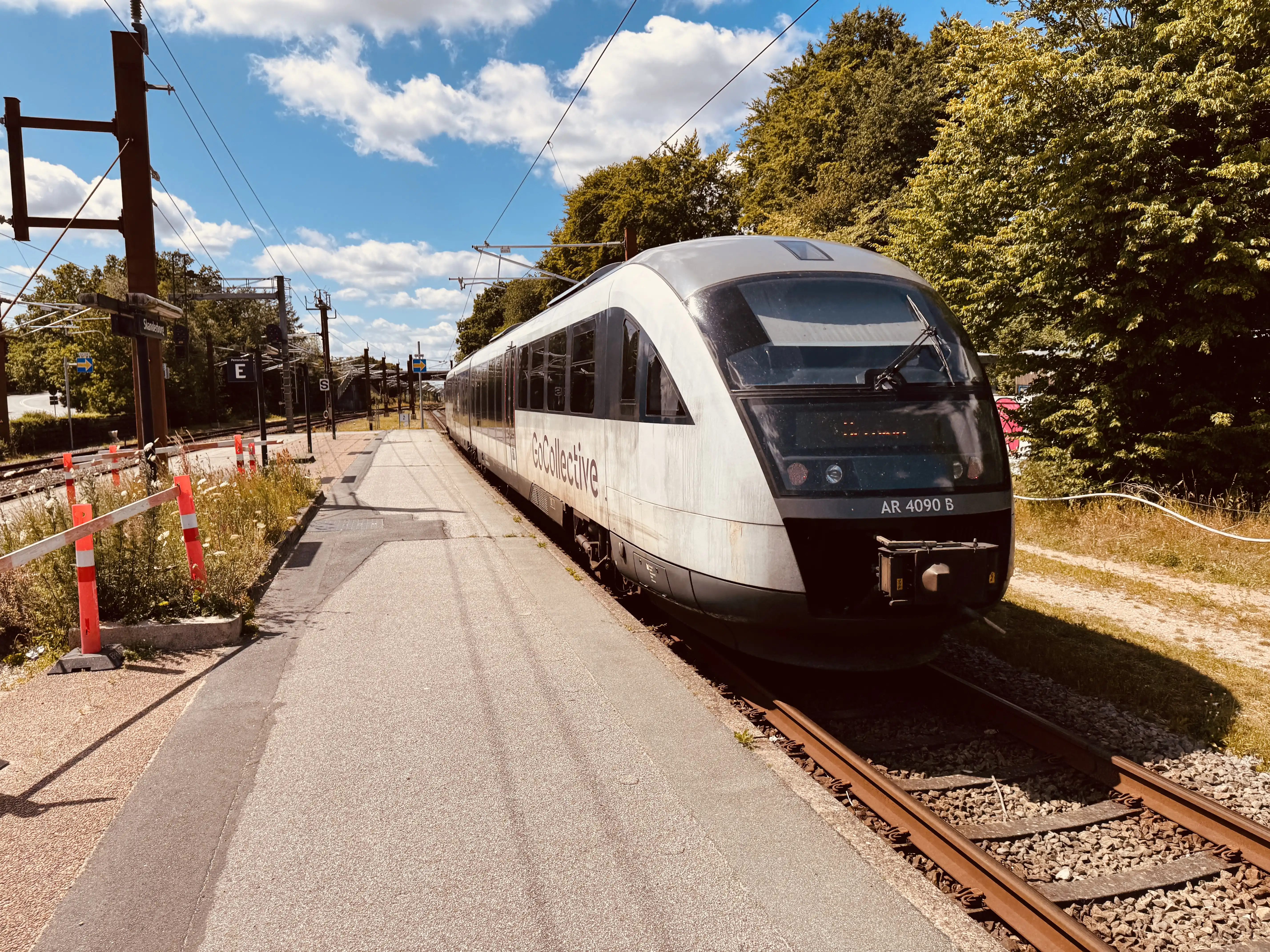 Billede af GoCollective AR 4090, tidligere DSB MQ 4130-4930 fotograferet ud for Skanderborg Station.