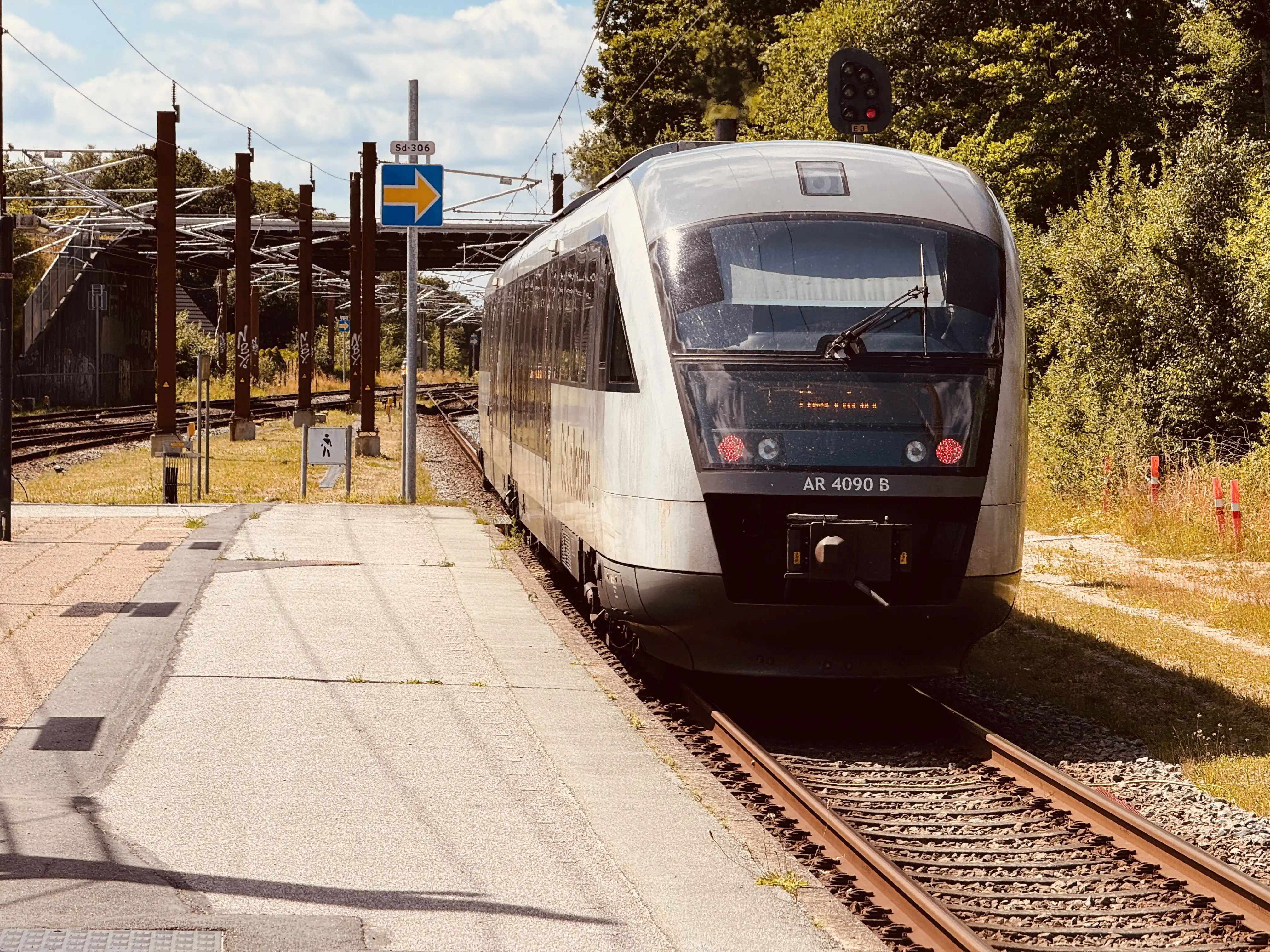 Billede af GoCollective AR 4090, tidligere DSB MQ 4130-4930 fotograferet ud for Skanderborg Station.