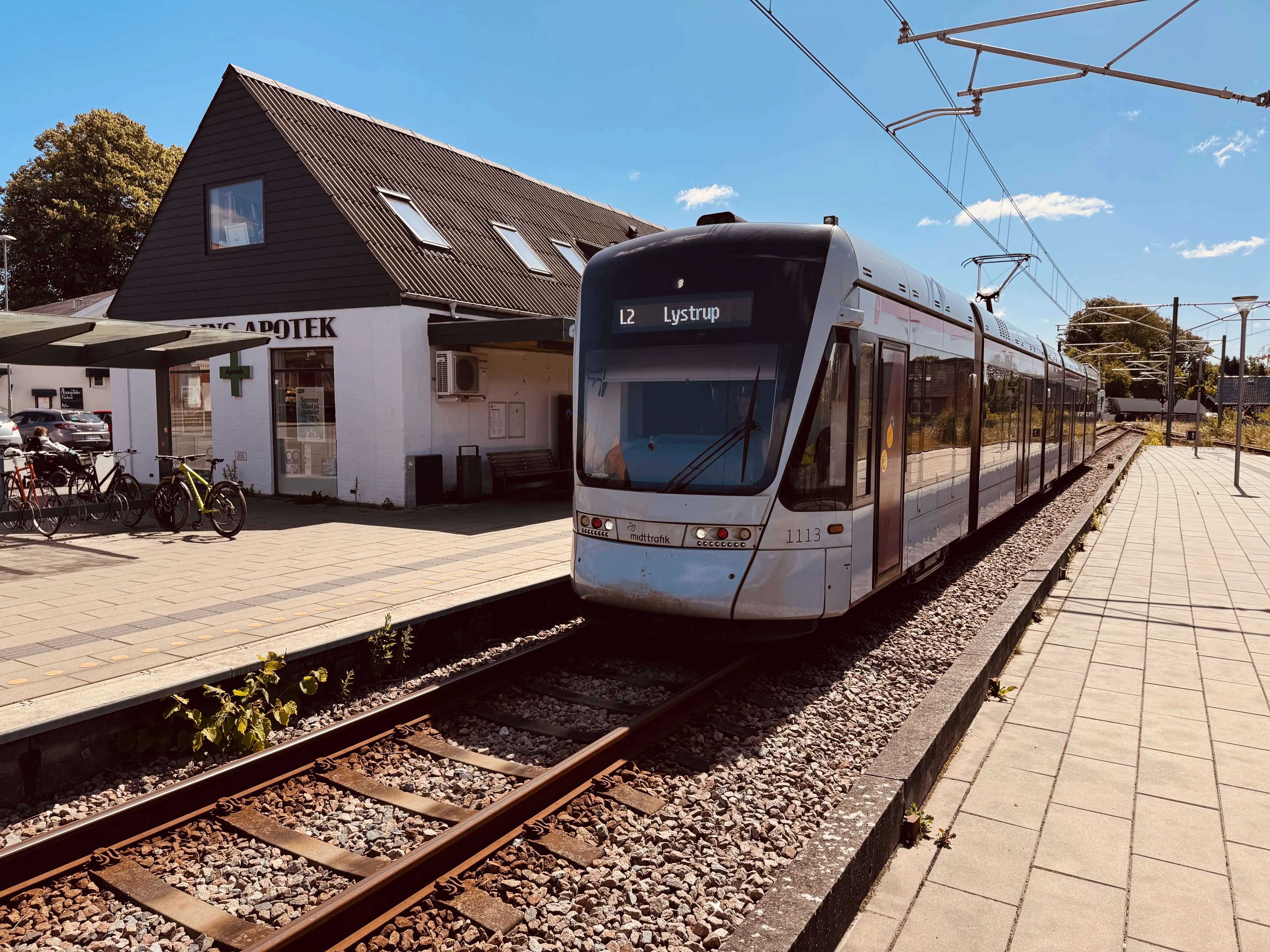 Billede af Aarhus Letbane togsæt 1113 fotograferet ud for Malling Letbanestation.