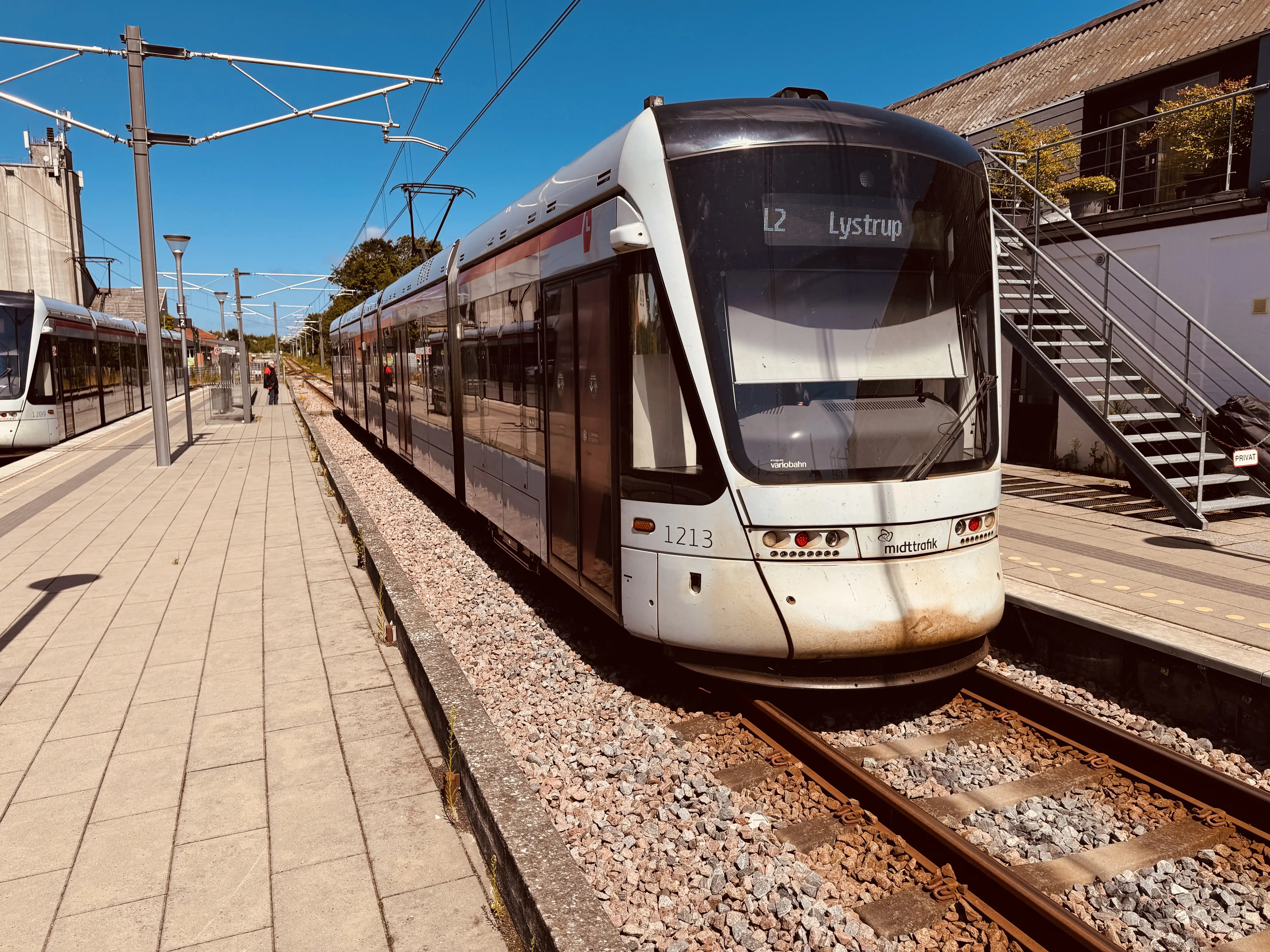 Billede af Aarhus Letbane togsæt 1113 fotograferet ud for Malling Letbanestation.