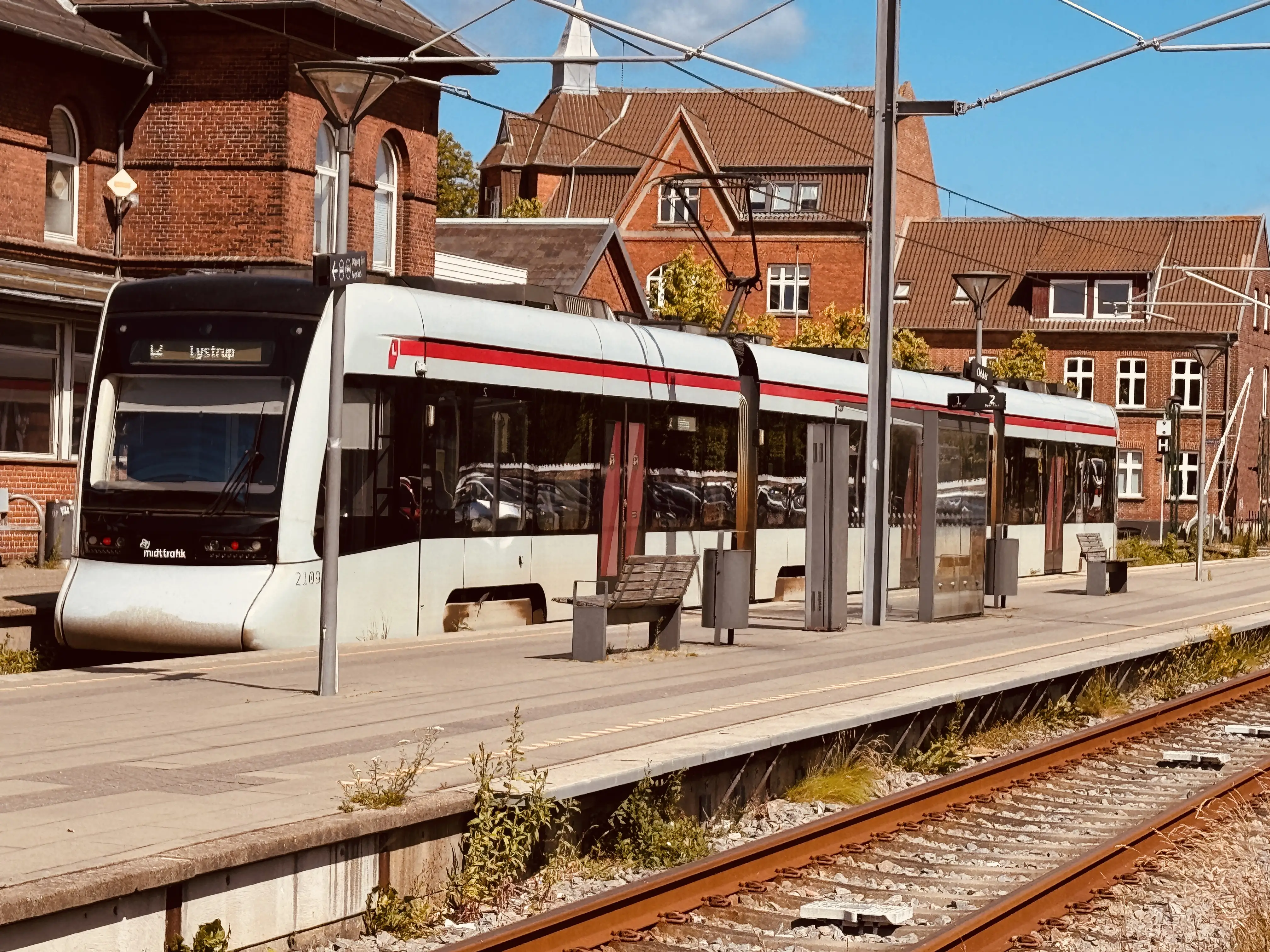 Billede af Aarhus Letbane togsæt 2109 fotograferet ud for Odder Letbanestation. Billede af Aarhus Letbane togsæt 2109 fotograferet ud for Odder Letbanestation.
