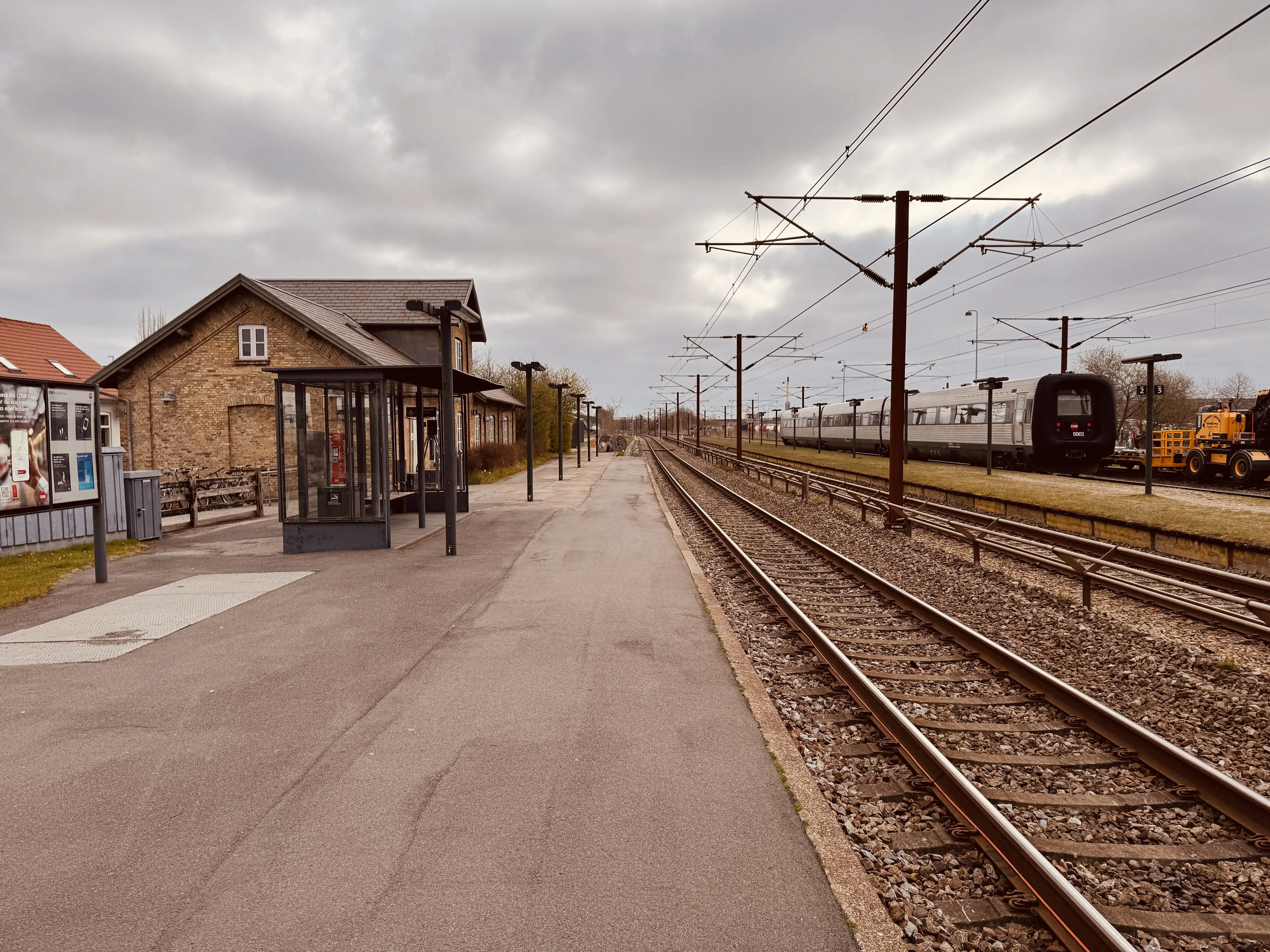 Billede af DSB MF 5001 fotograferet ud for Taulov Station.