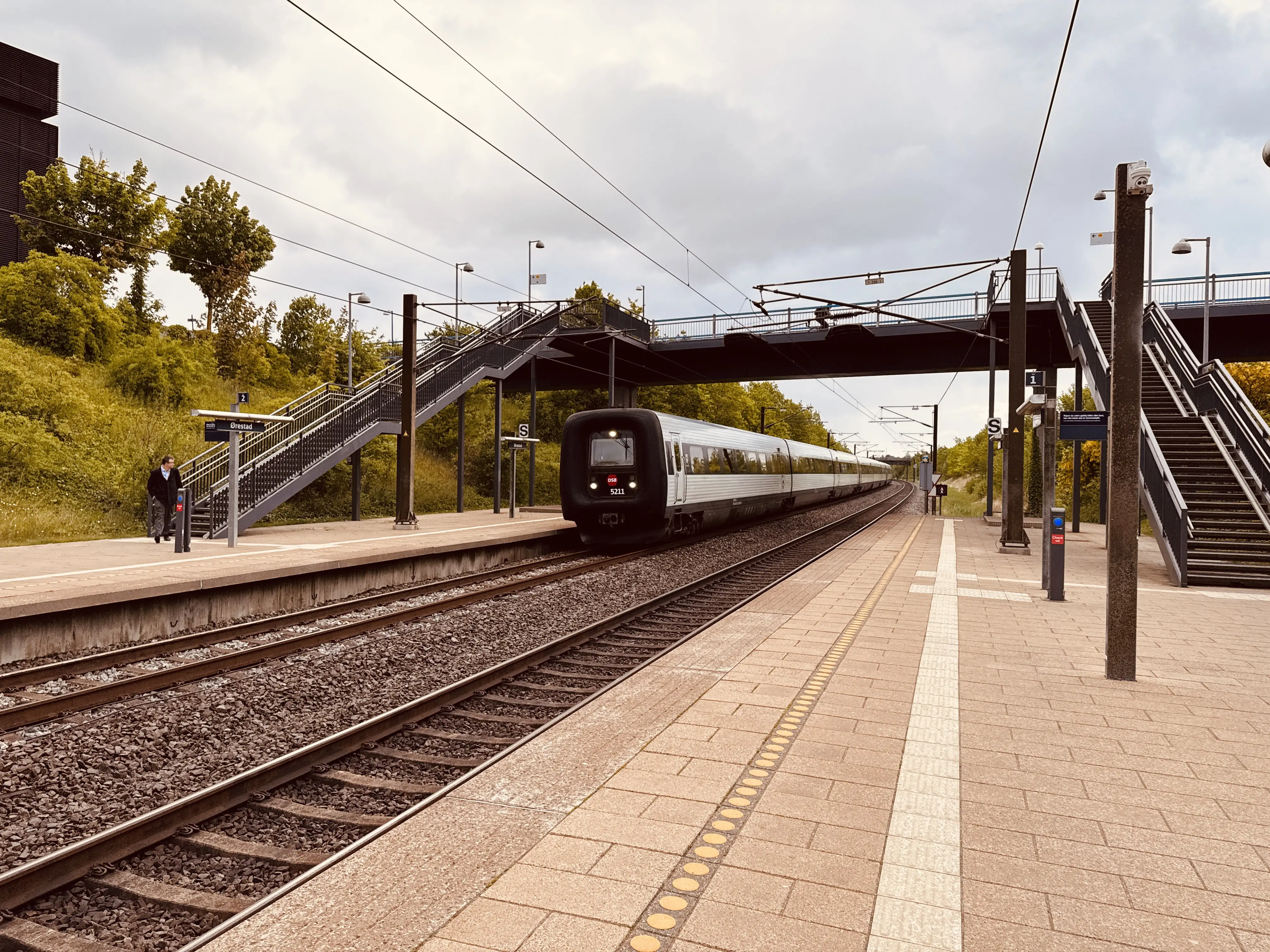 Billede af DSB MF 5011 fotograferet ud for Ørestad Trinbræt.
